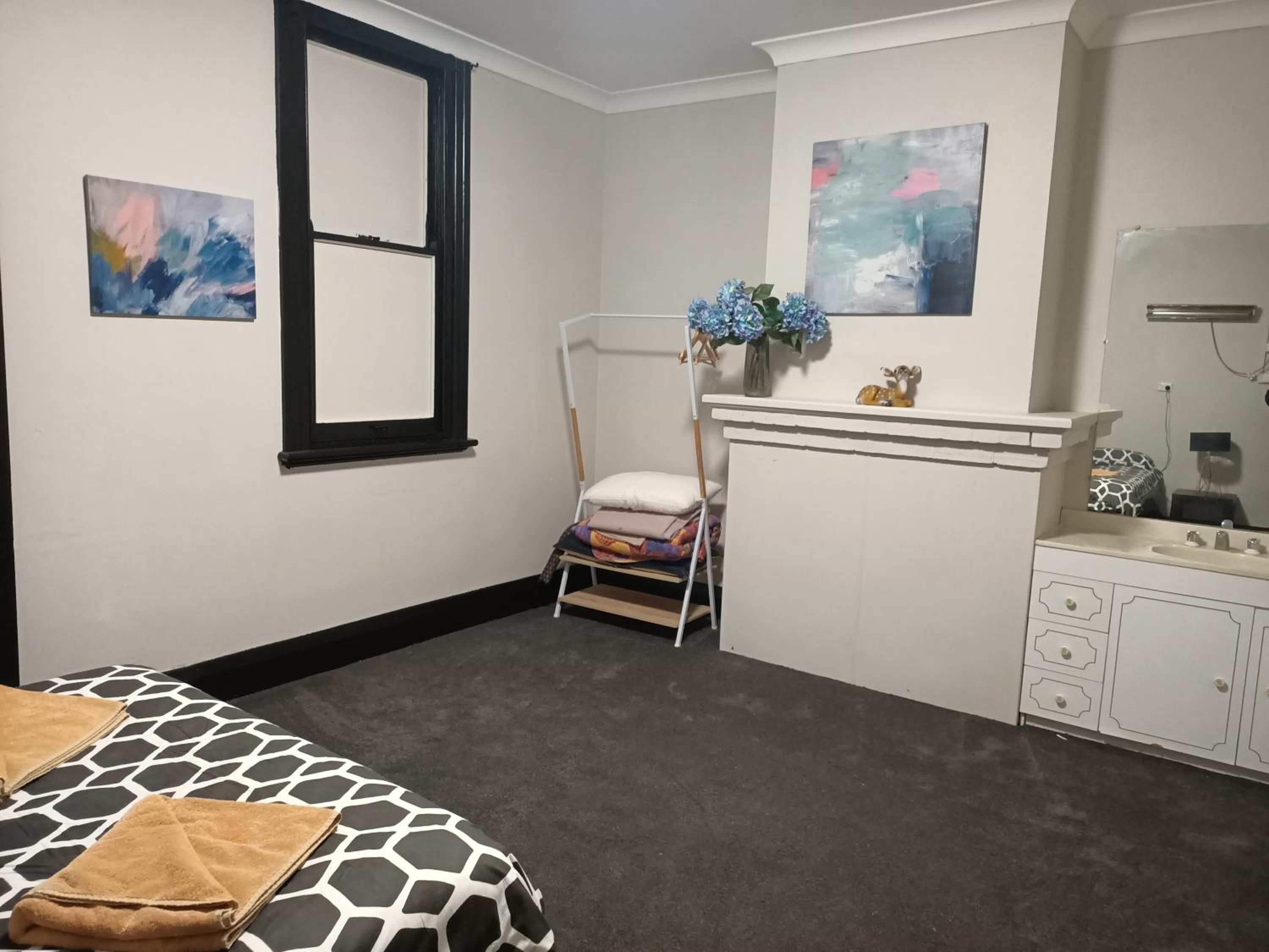 Double Room with Shared Bathroom photo 2
