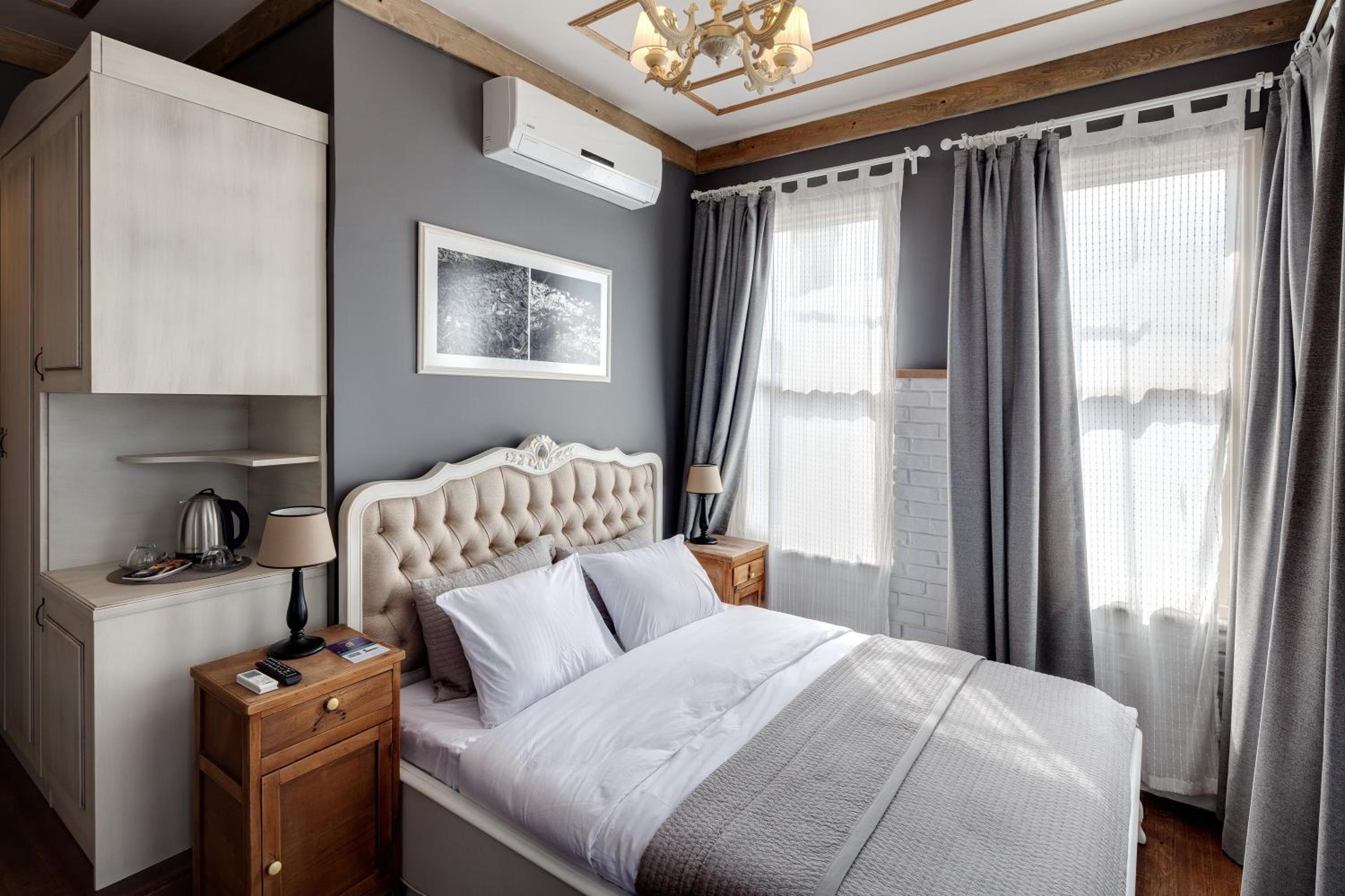 Deluxe King Room photo 1