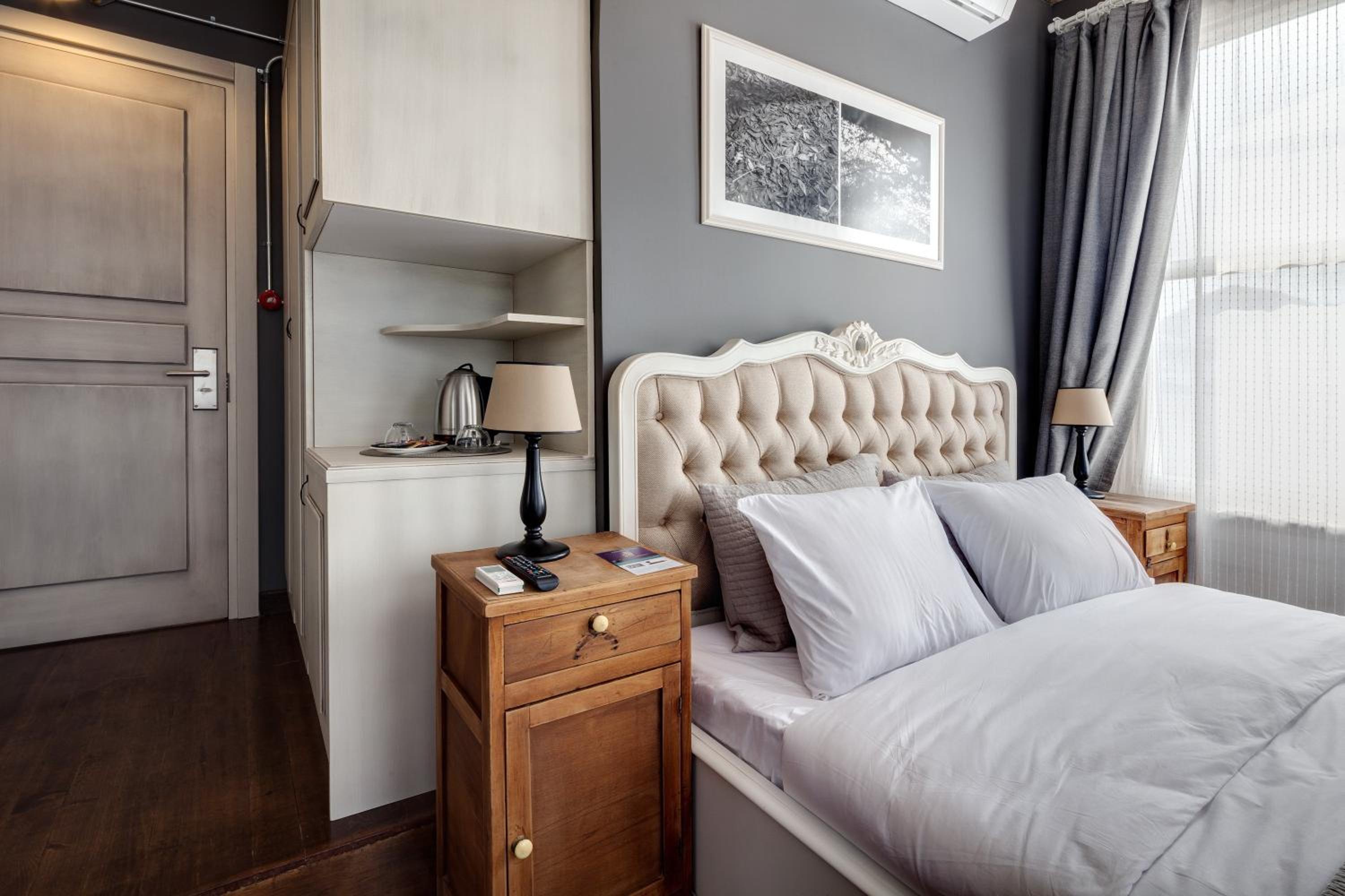 Deluxe King Room photo 2