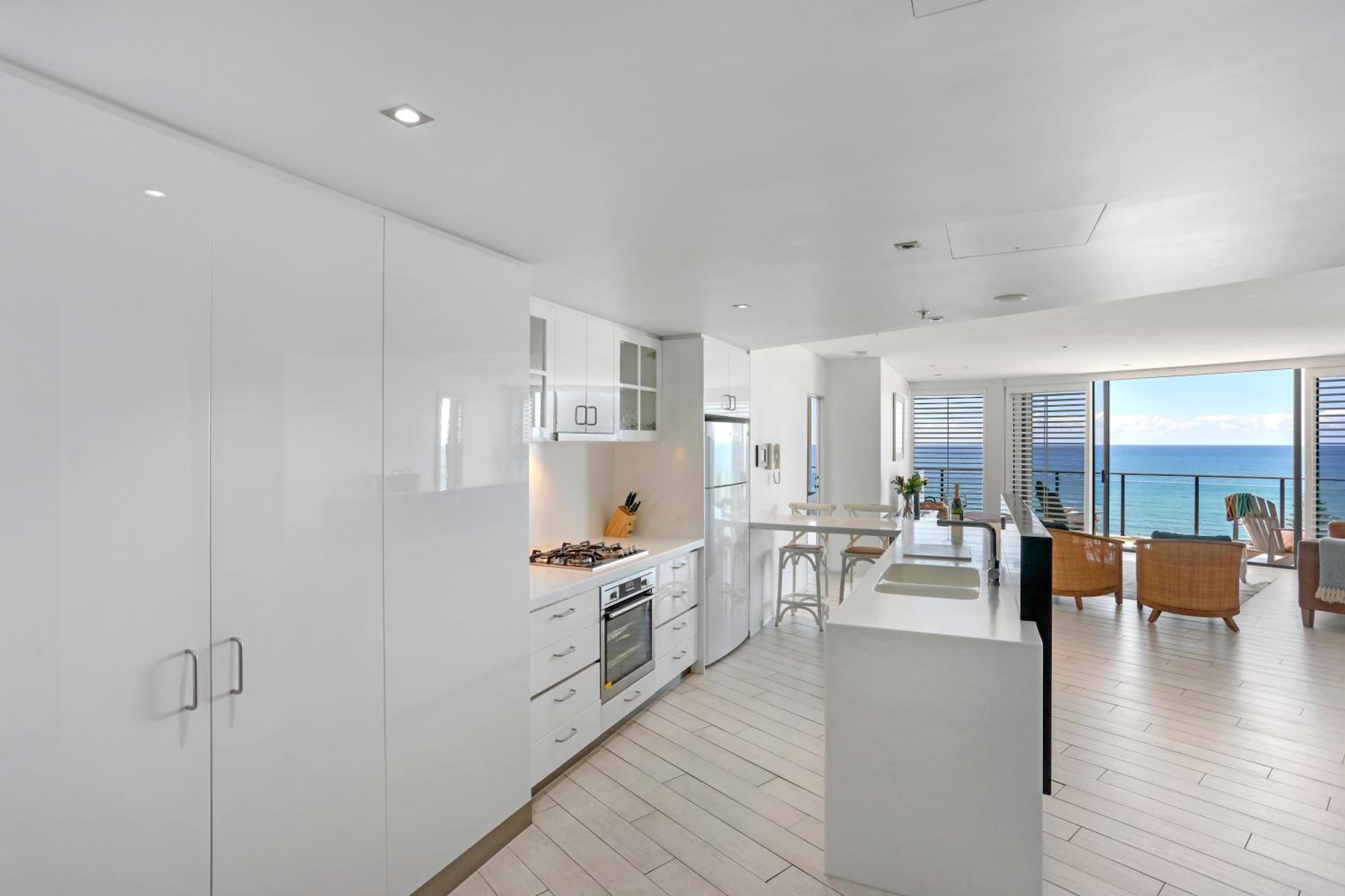 3 Bedroom Superior Ocean View Apartment - Photo 9