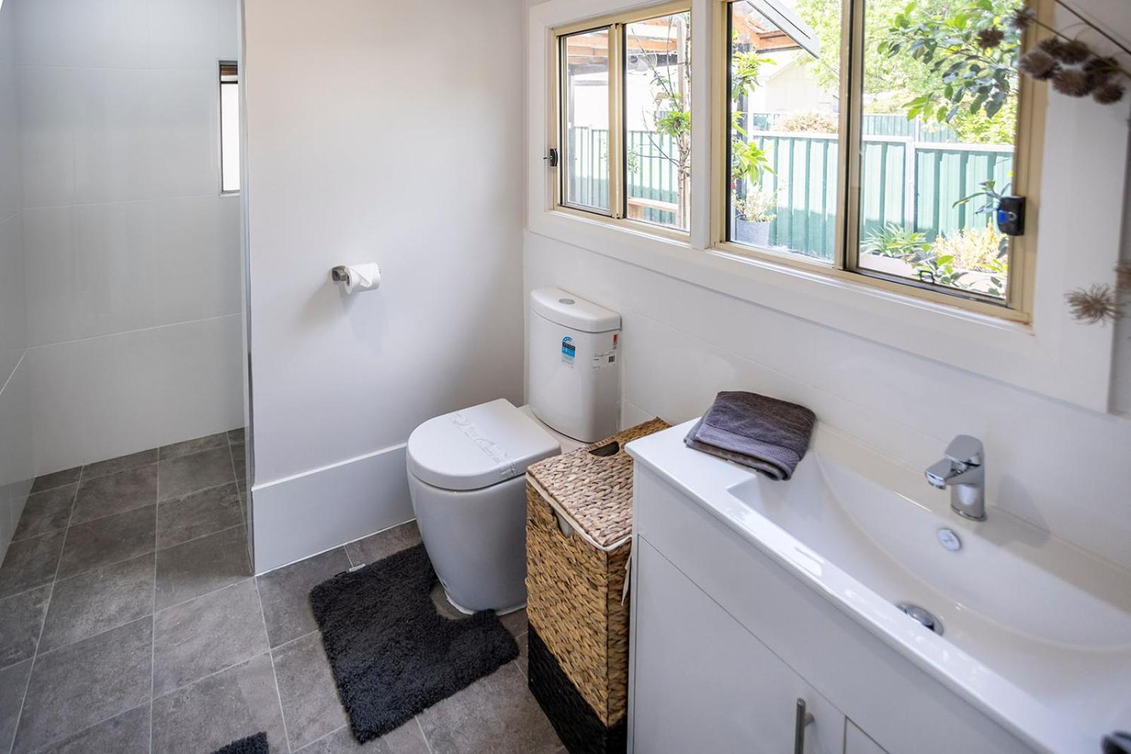 Three-Bedroom House photo 3