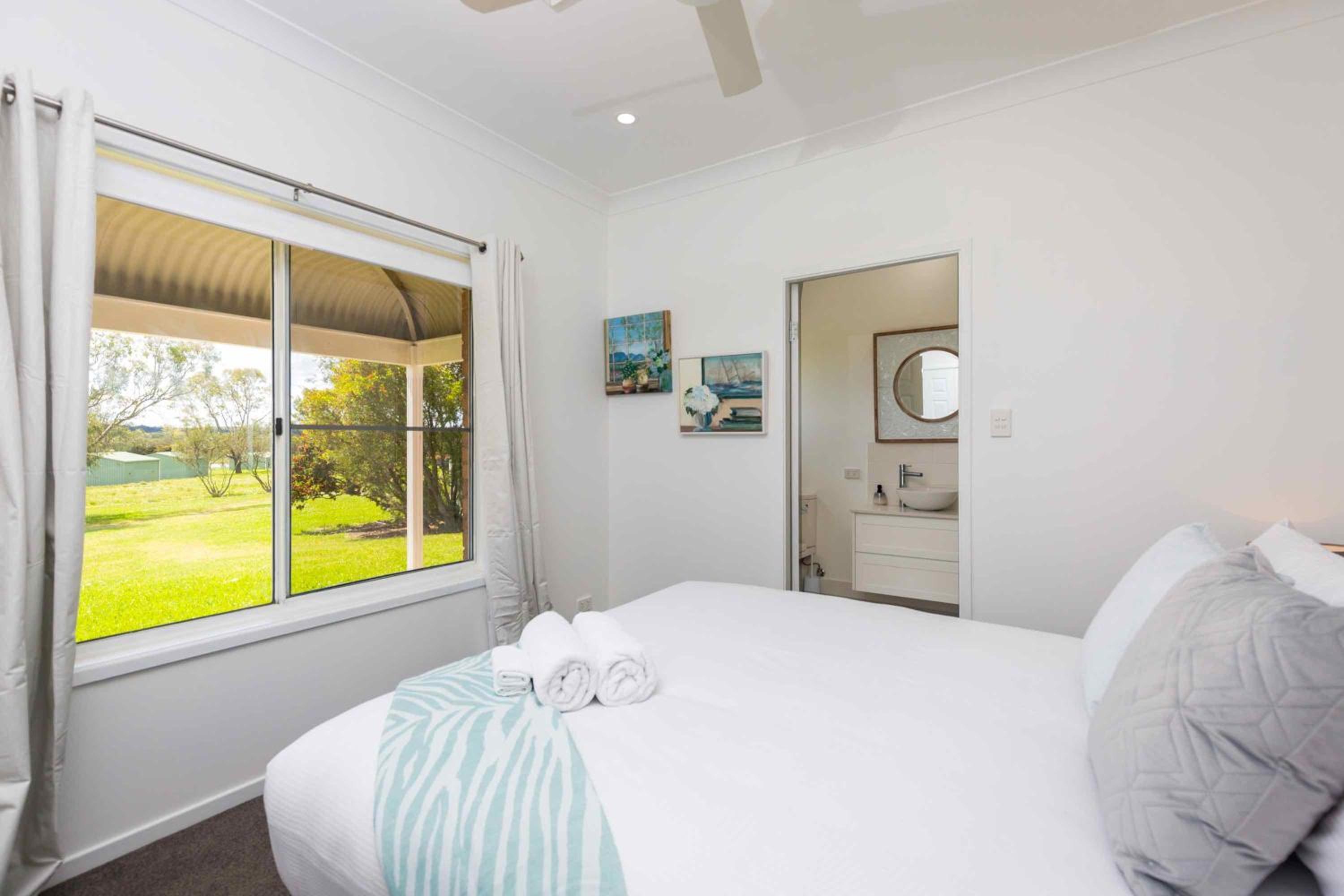 Three-Bedroom House photo 2