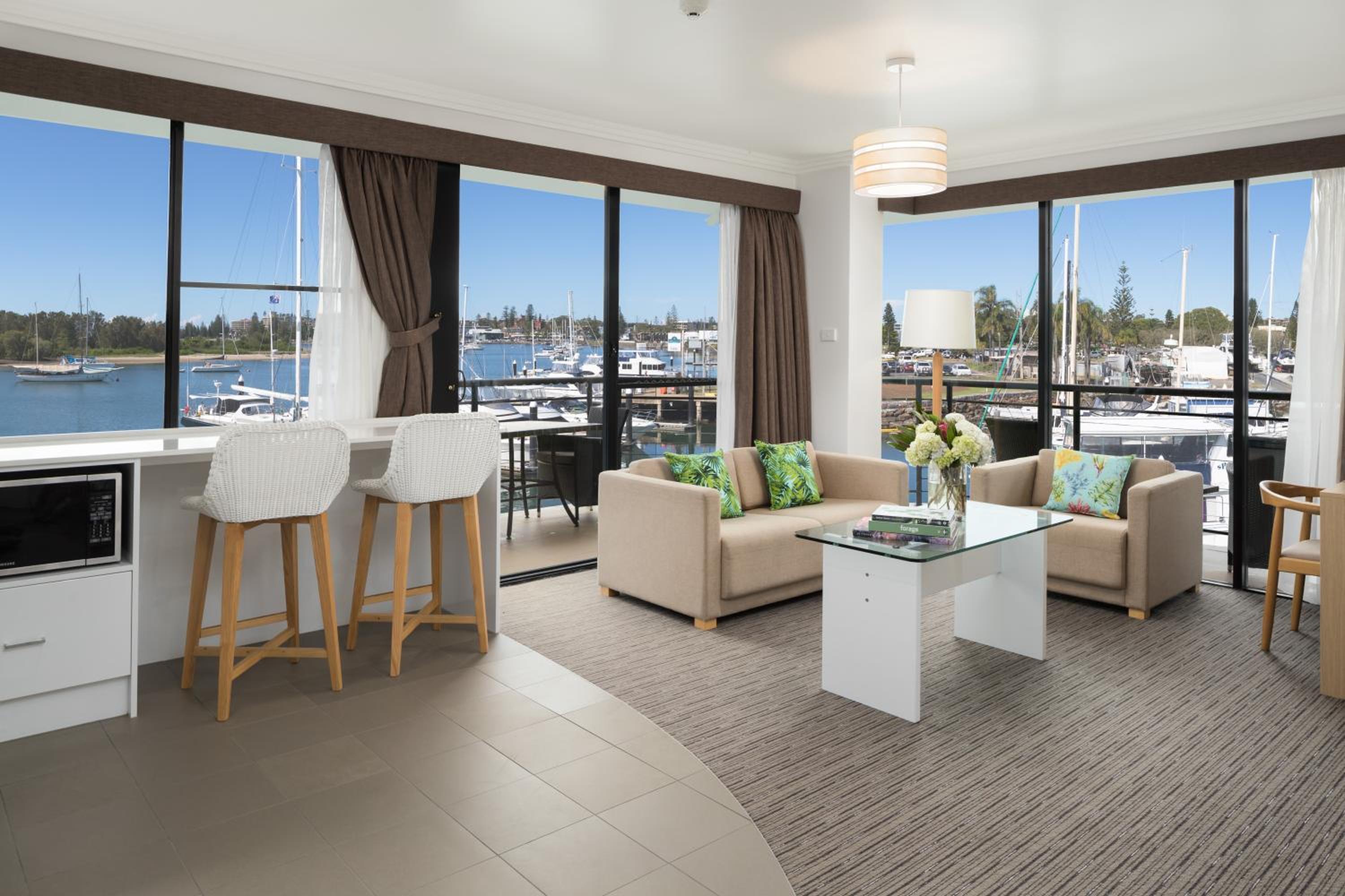 Executive Suite - Photo 6