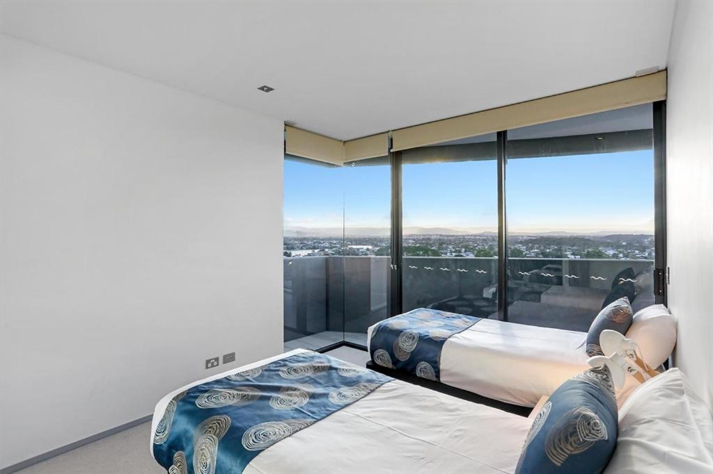 3 Bedroom Ocean View - Photo 1