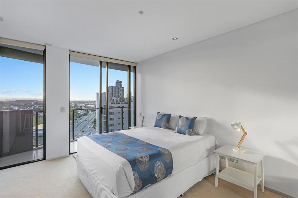 3 Bedroom Ocean View - Photo 8