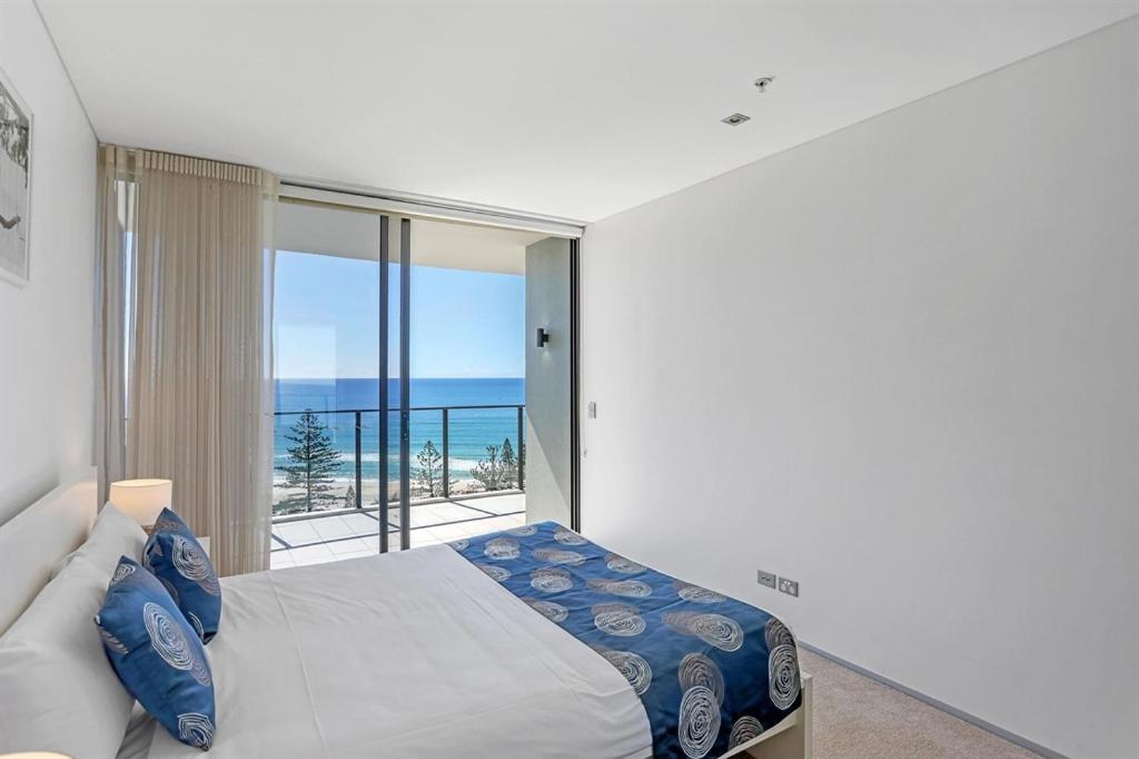 2 Bedroom Superior Ocean View + Media