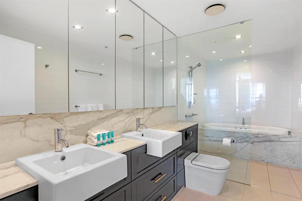 2 Bedroom Superior Ocean View + Media