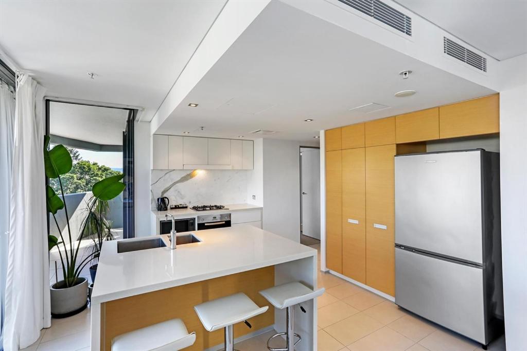 1 Bedroom Apartment - Photo 2