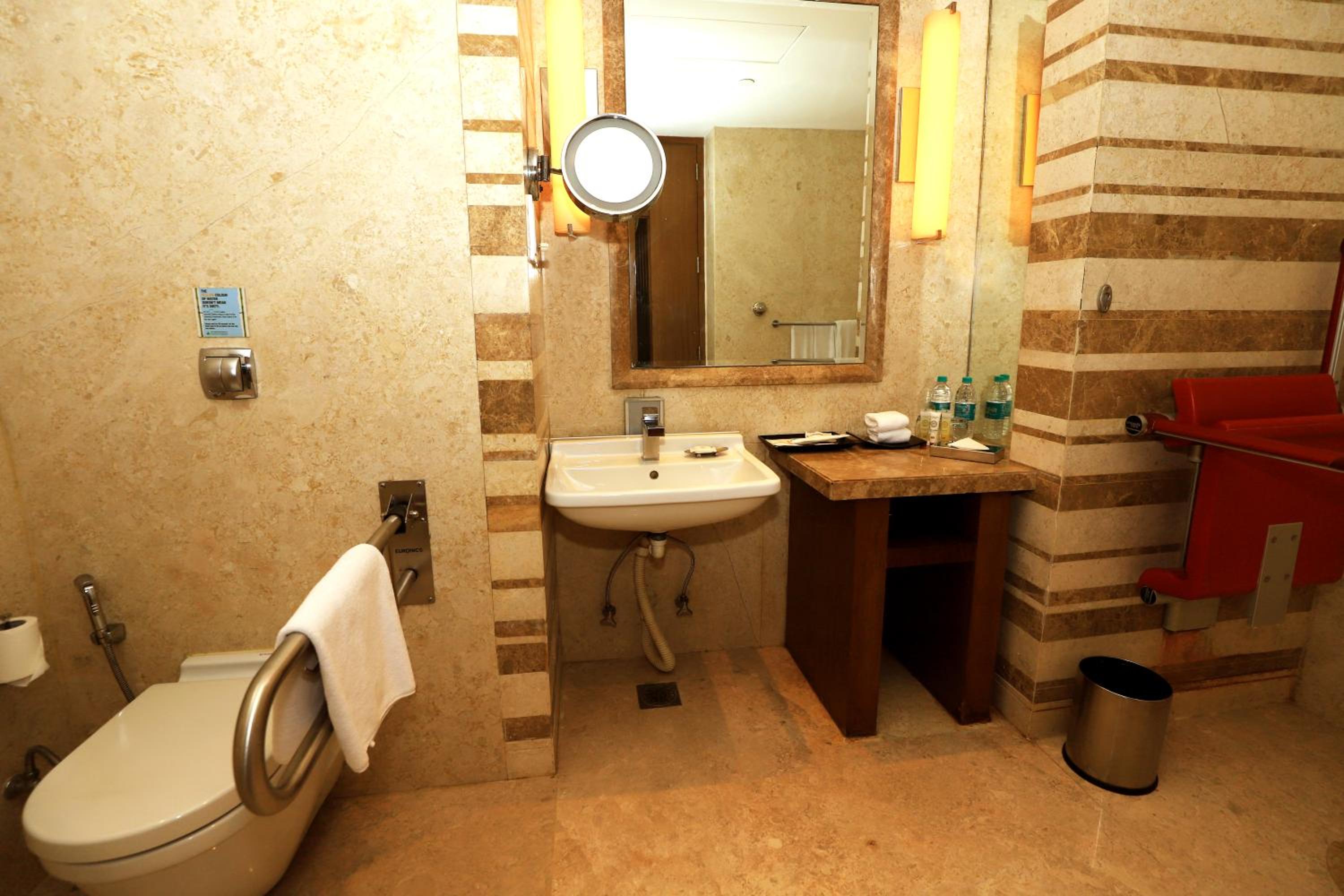 Standard King Room - Disability Access  Offers Buy1Get1 on Premium beverages between 11amto7pm and 15% discount on Food and Soft beverages, SPA and Laundry - Photo 7