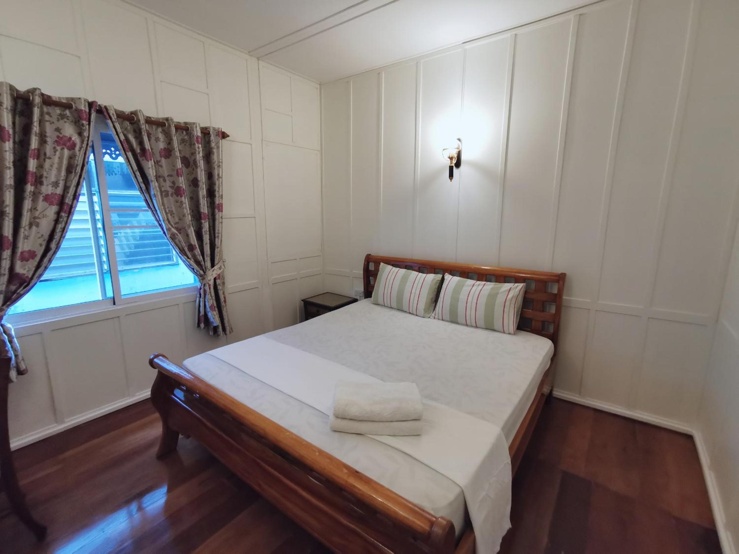 Double Fan Room with Shared Bathroom photo 2