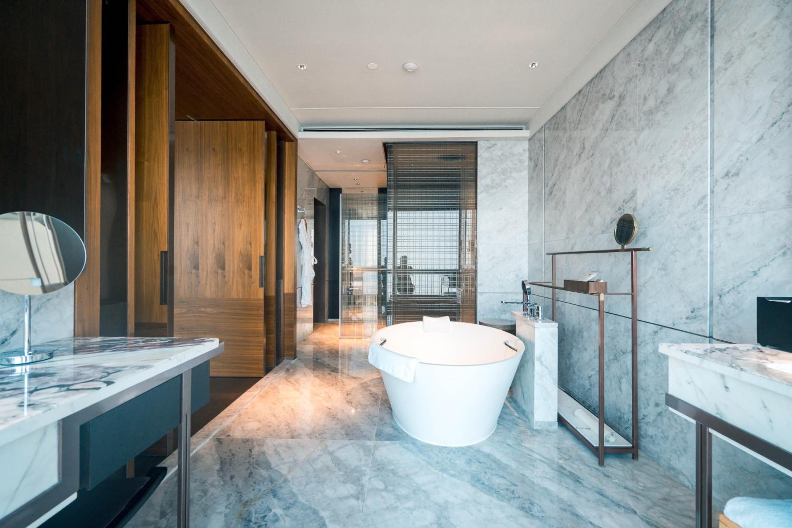 1KingPremium HkZhMoBdgSeaVw LoungeAccess - Photo 2
