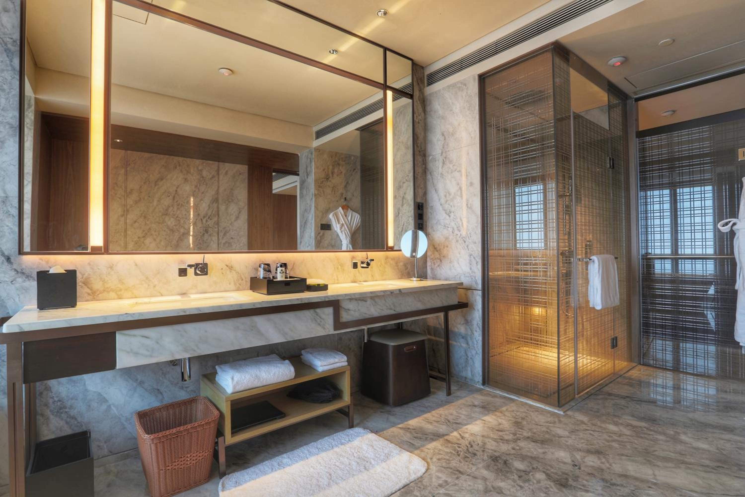 One-Bedroom Suite - Photo 3