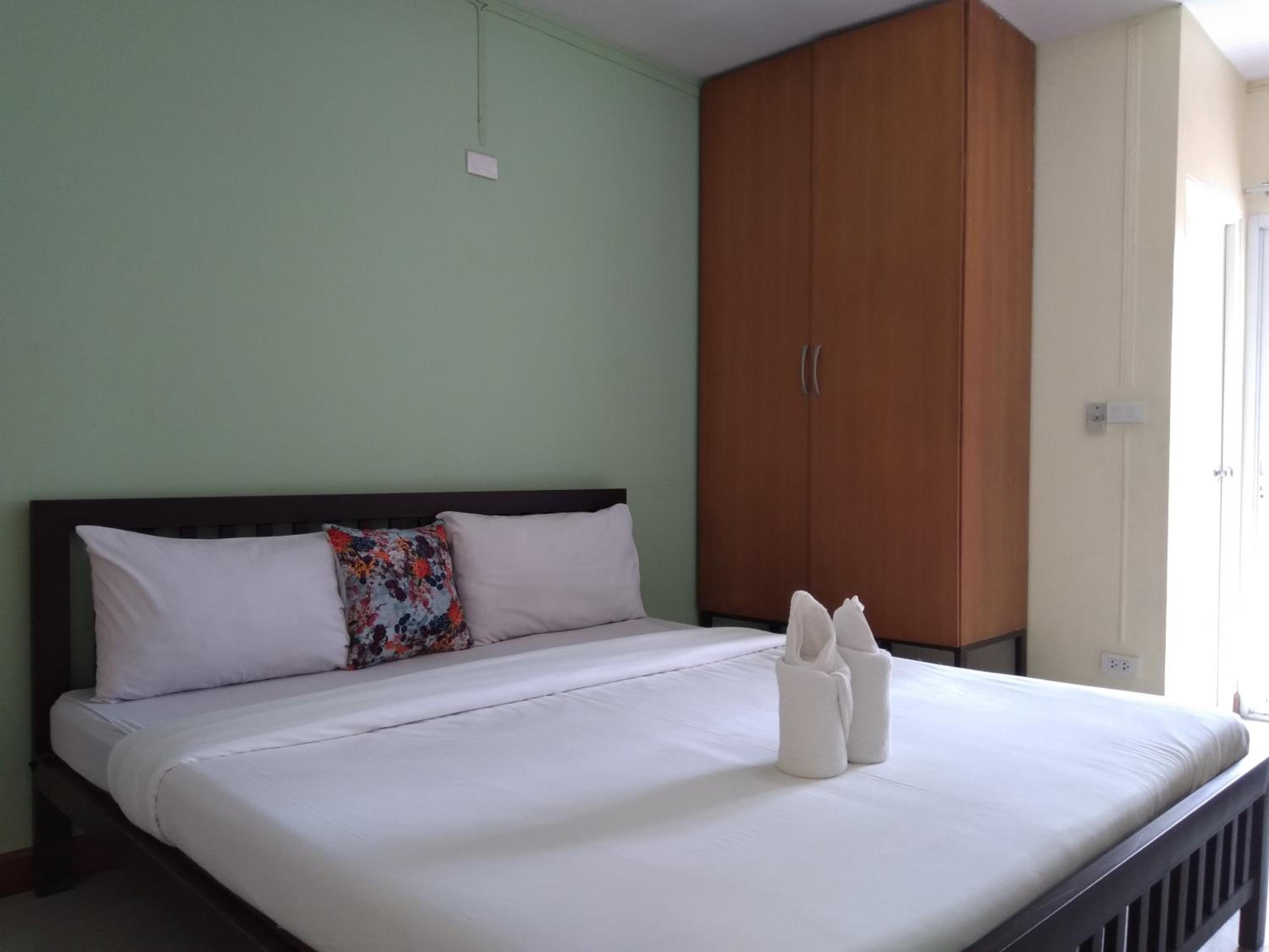 Family Suite with Balcony - Photo 10