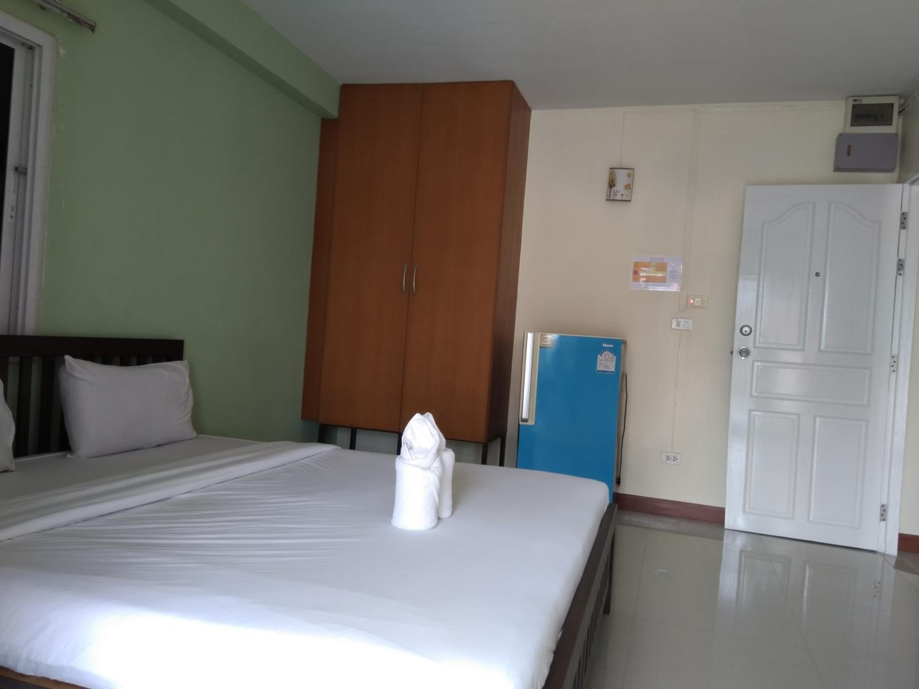 Family Suite with Balcony - Photo 11