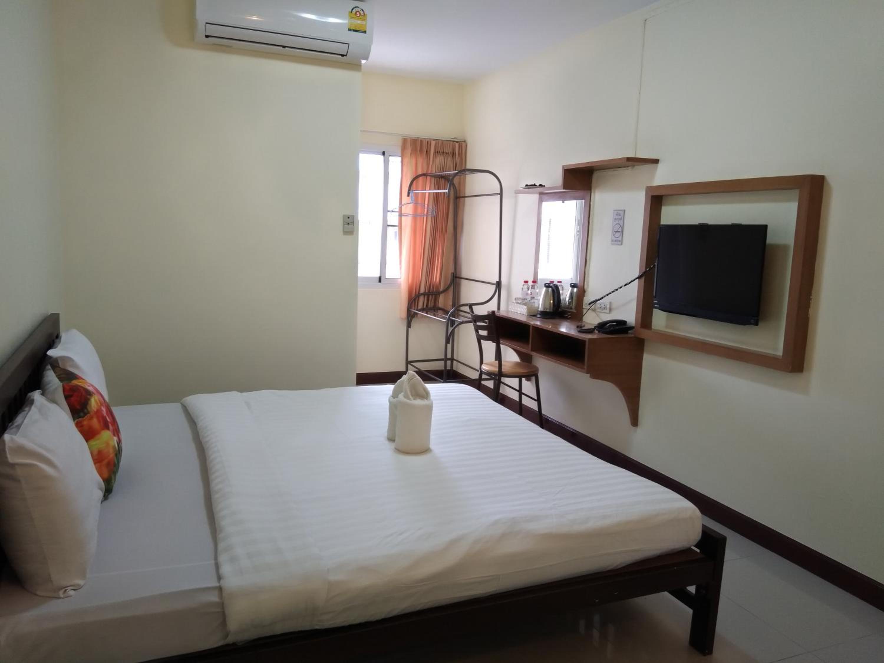 Family Suite with Balcony - Photo 14