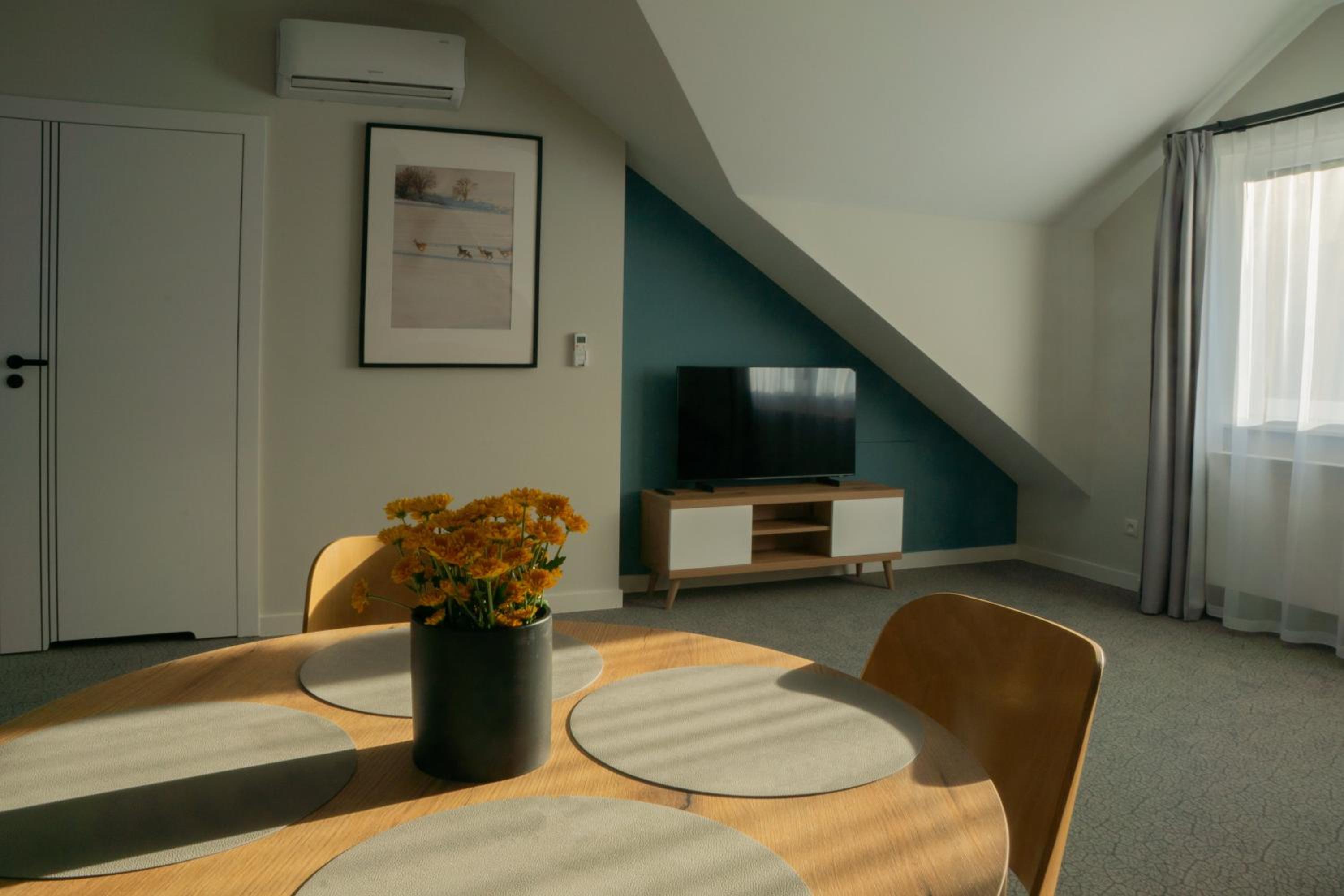 One-Bedroom Apartment photo 1