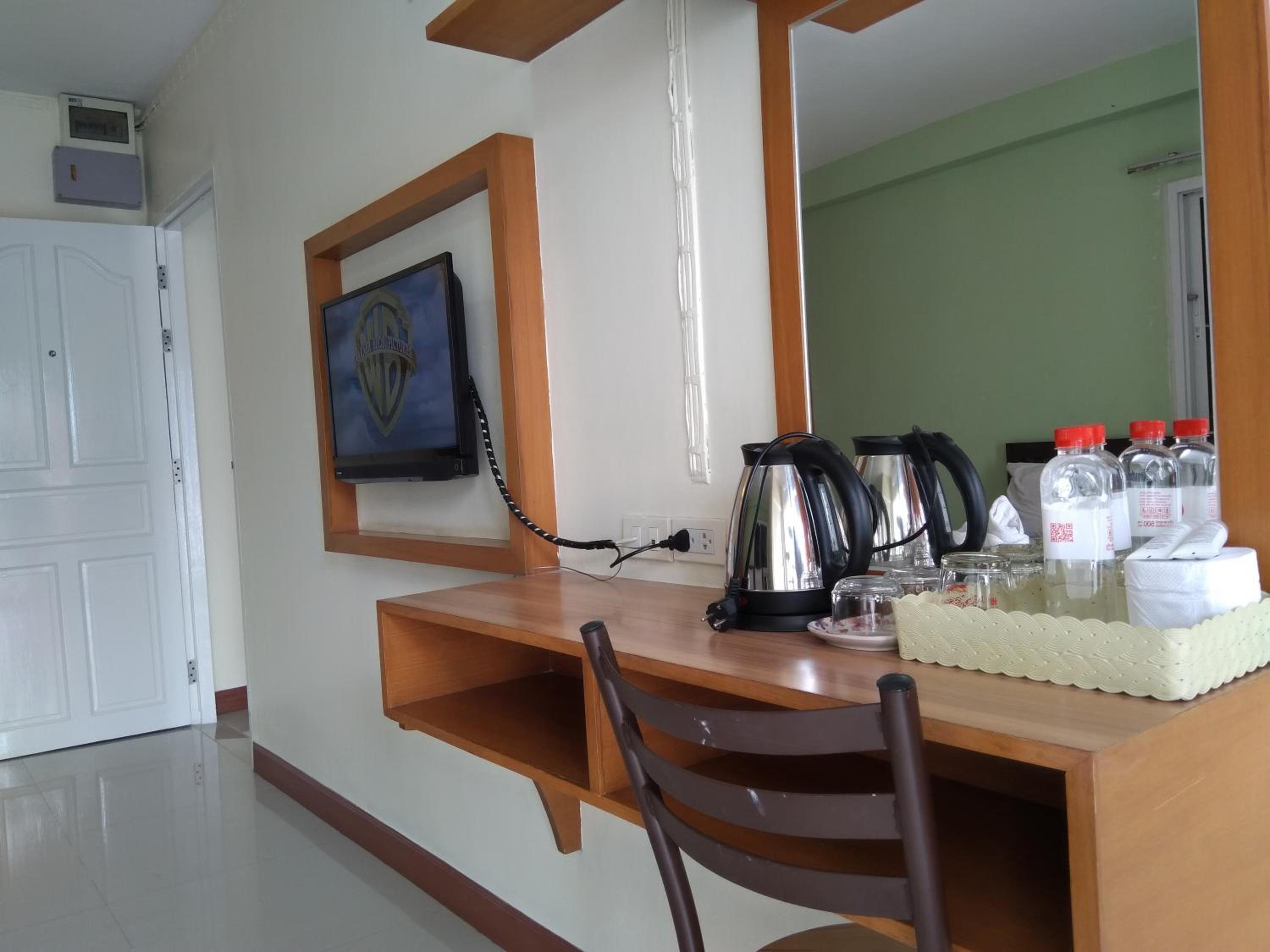 Twin Room with Balcony - Photo 11
