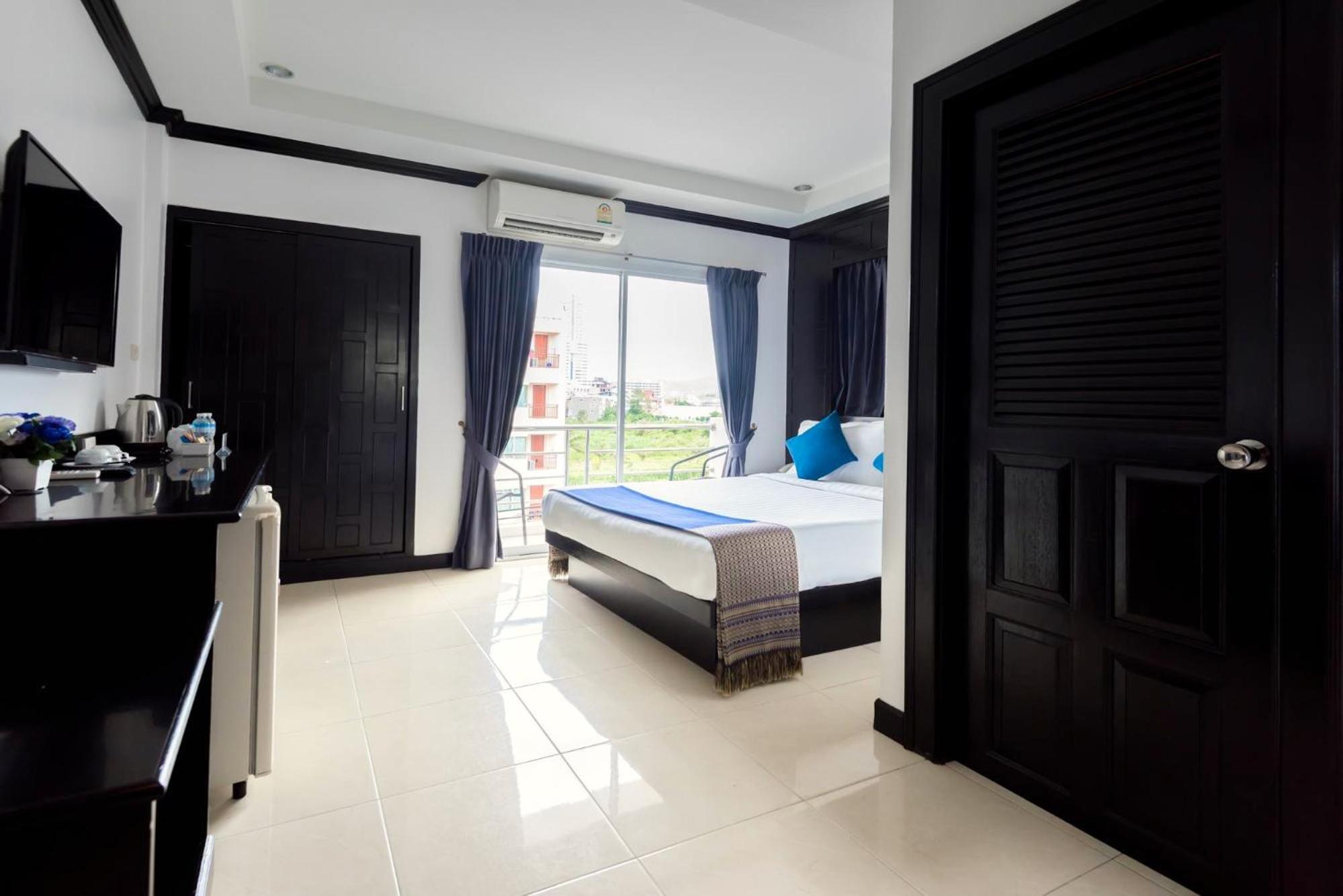 Double Room with Balcony - Photo 5
