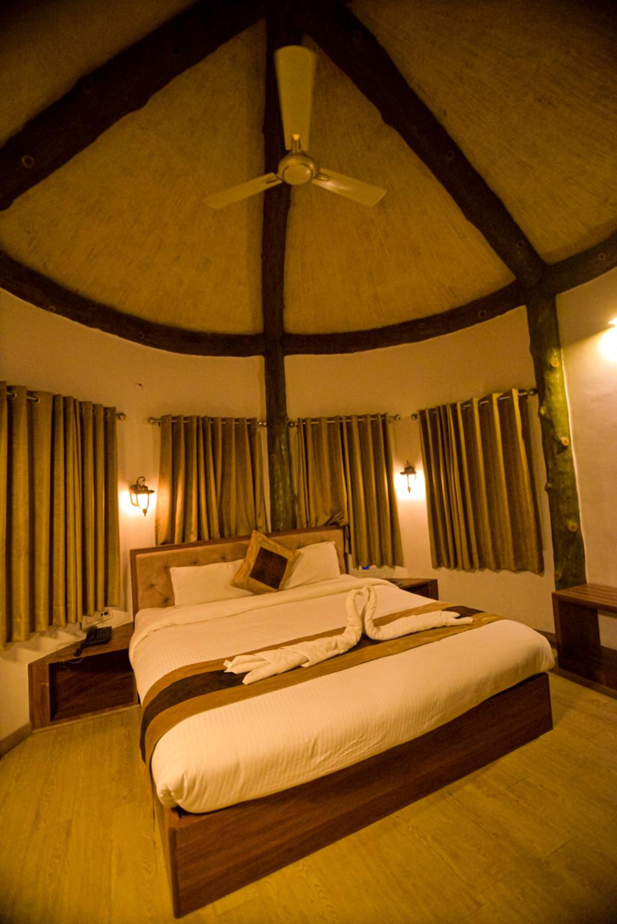 Deluxe Double Room - Photo 14