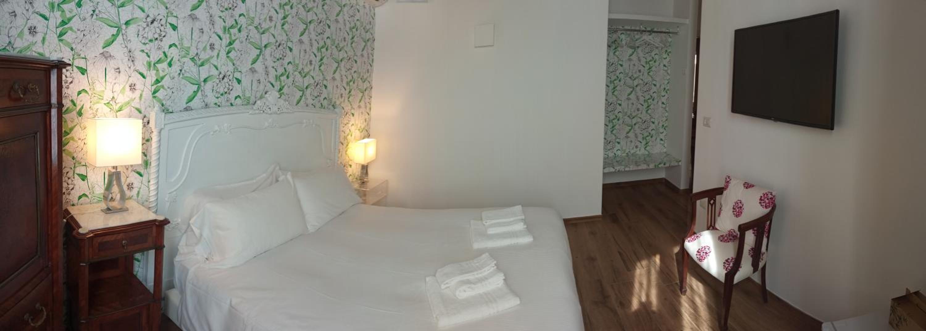 Large Double Room - Photo 4