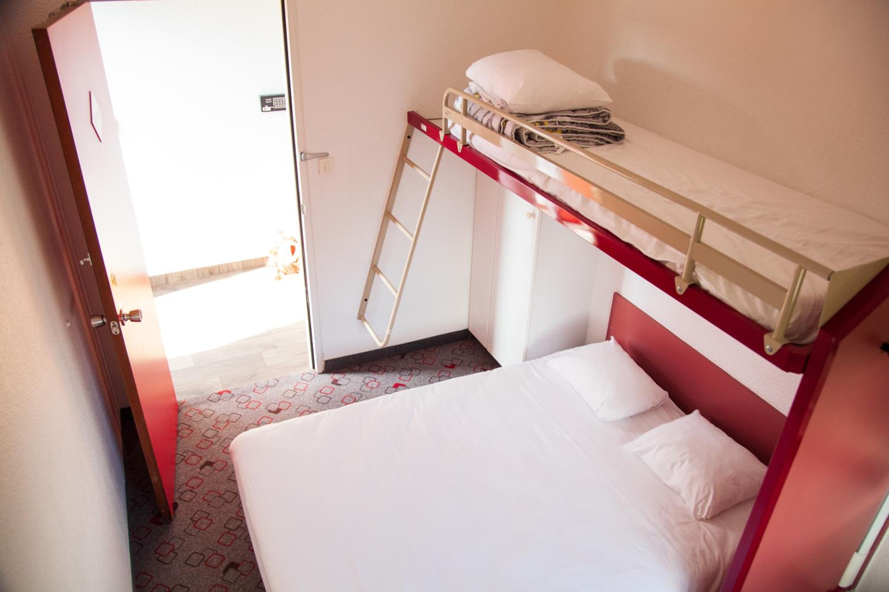 Triple Room with Shared Bathroom photo 3