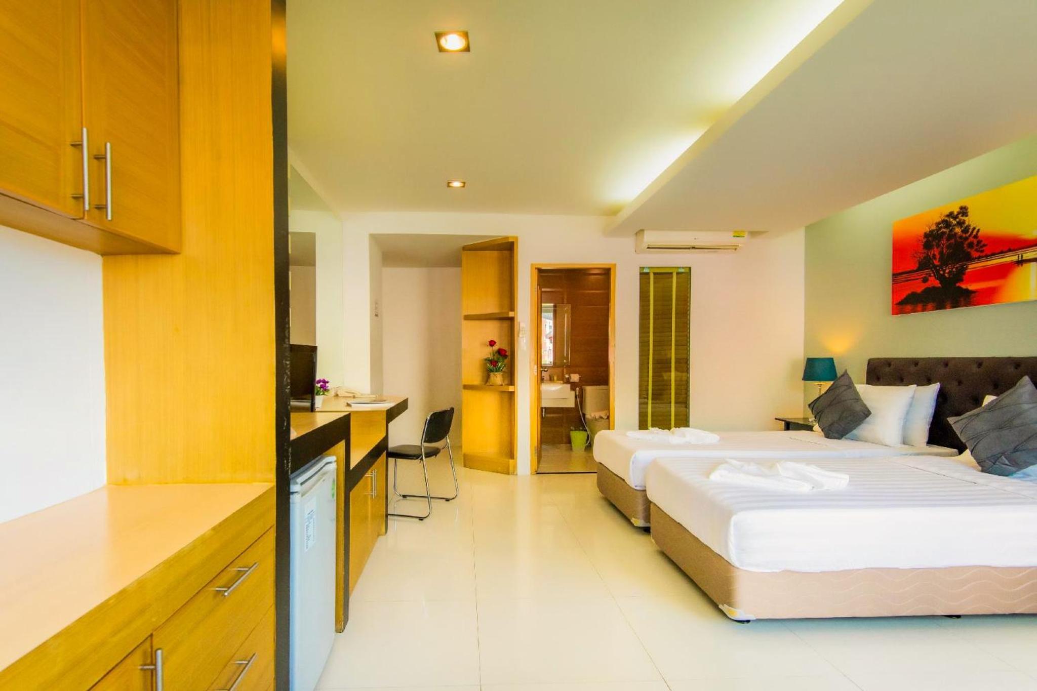 Deluxe King Room - Photo 6
