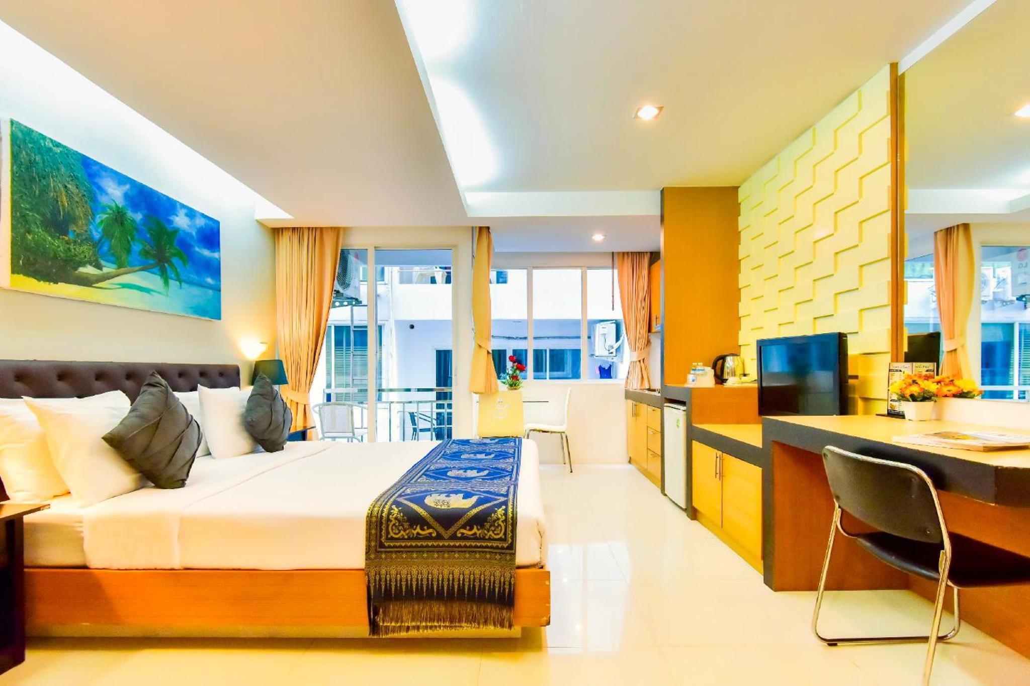 Deluxe King Room - Photo 5