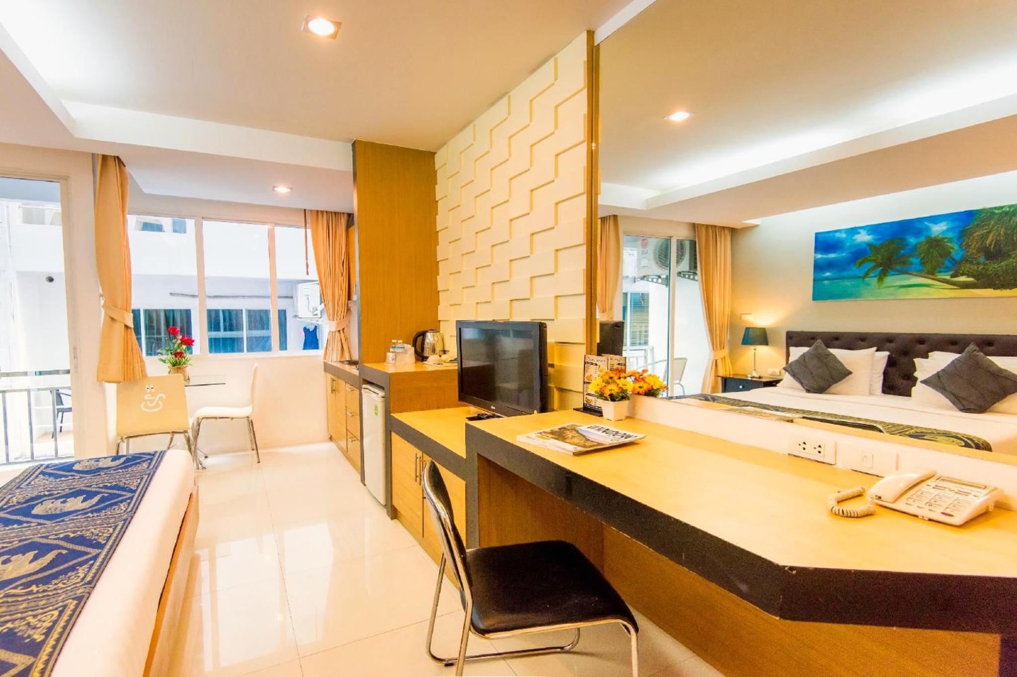 Deluxe King Room - Photo 4