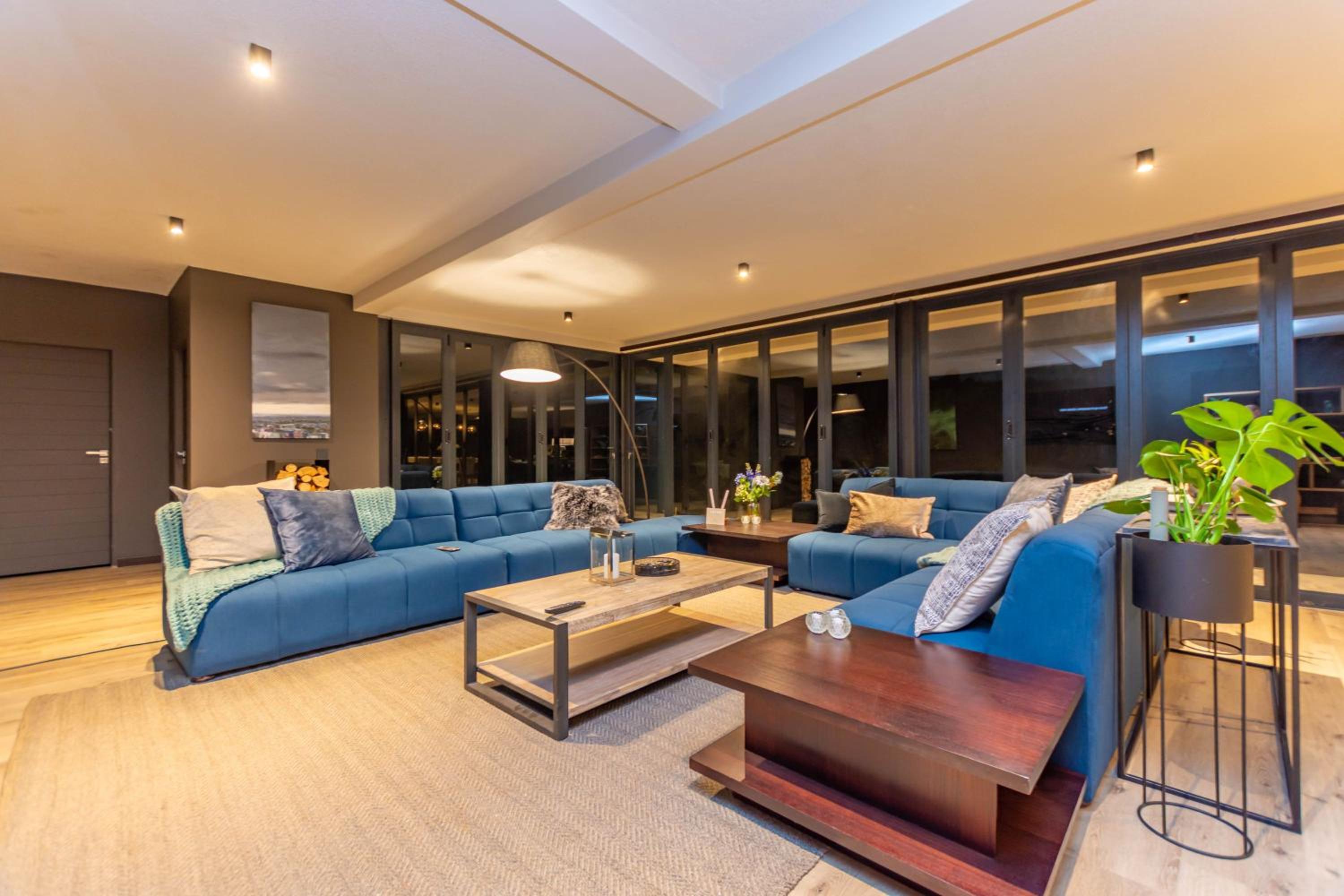 Villa - Photo 1
