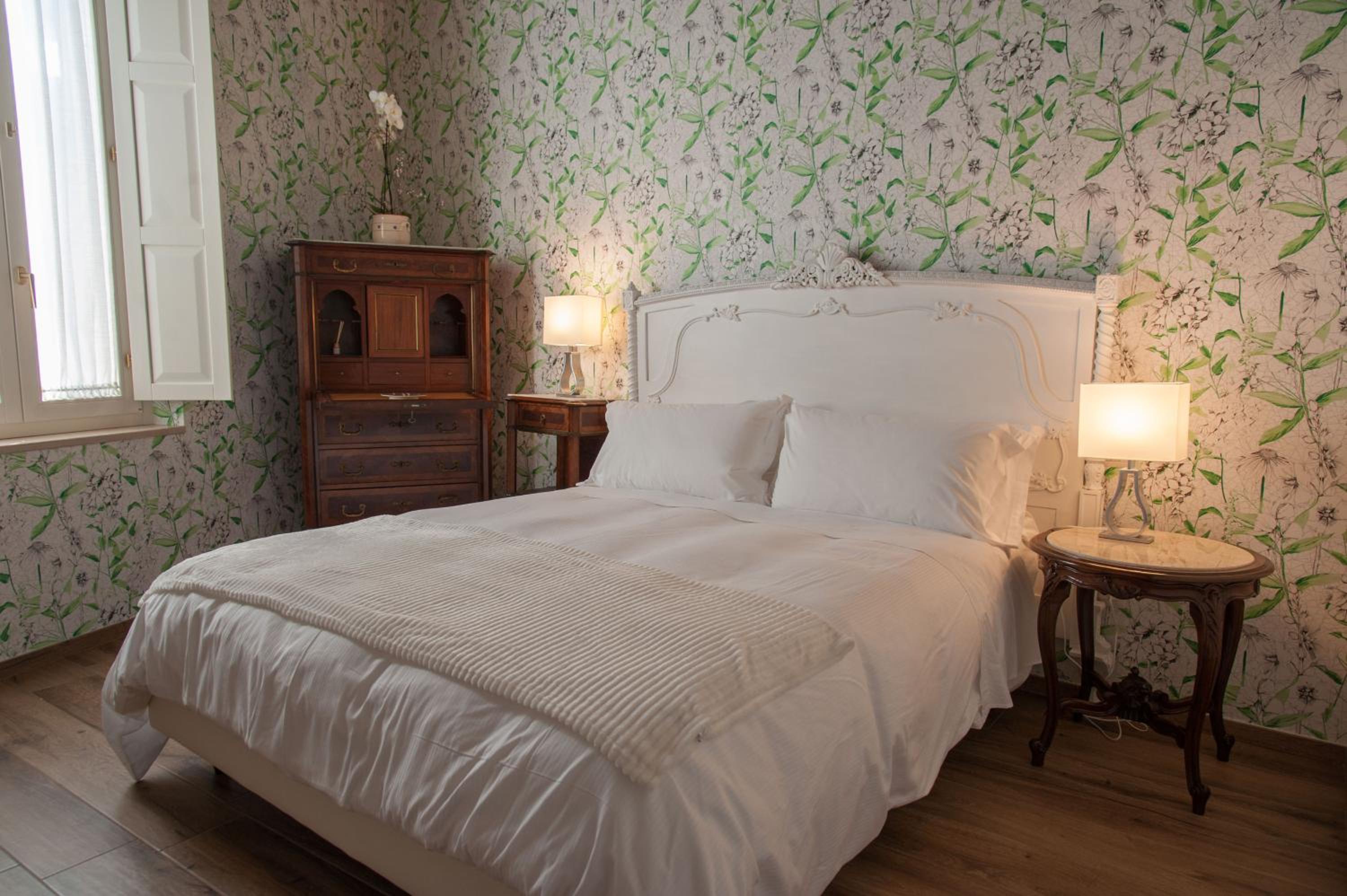 Large Double Room - Photo 3