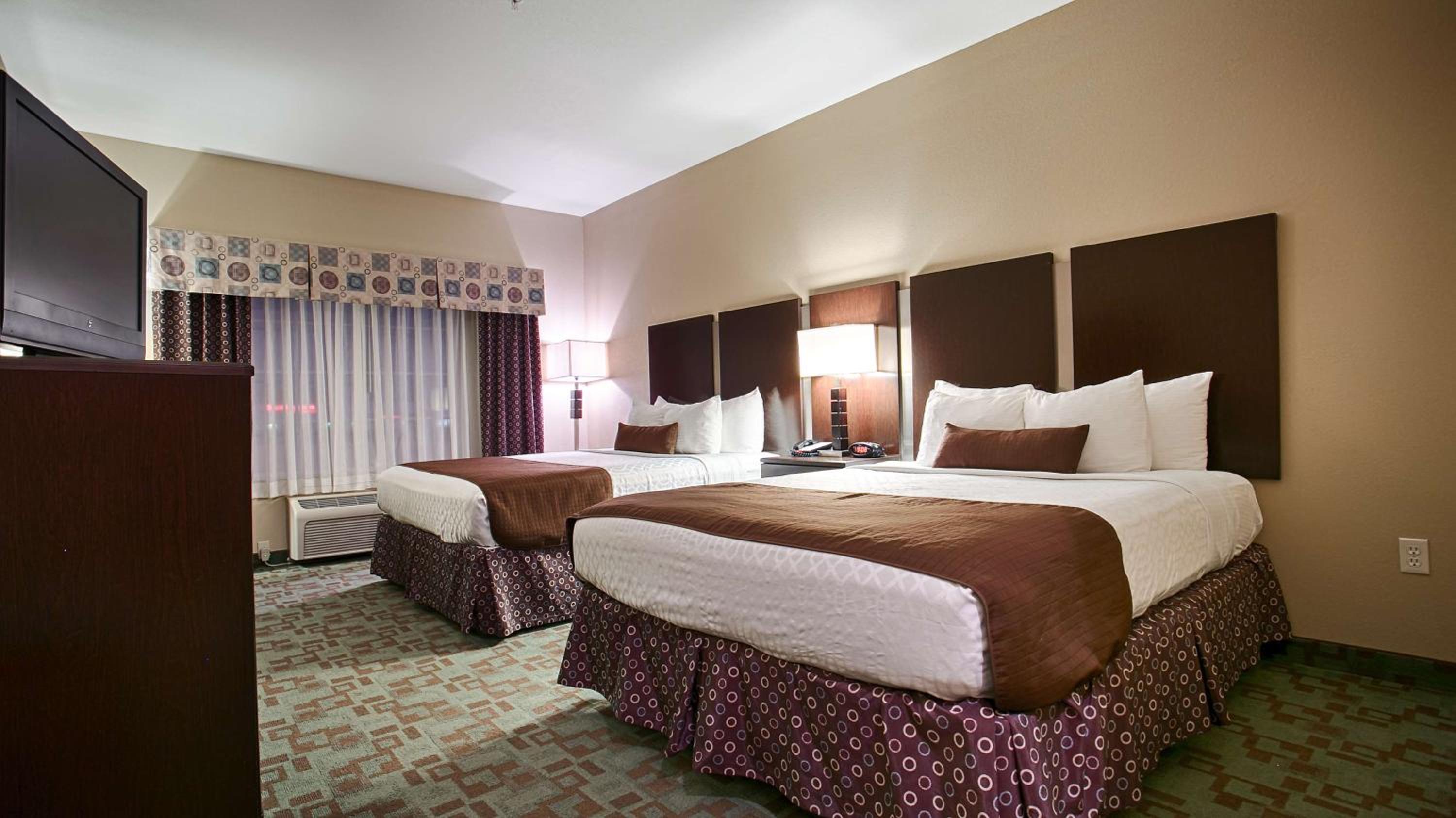 Queen Room with Two Queen Beds - Non-Smoking - Photo 3