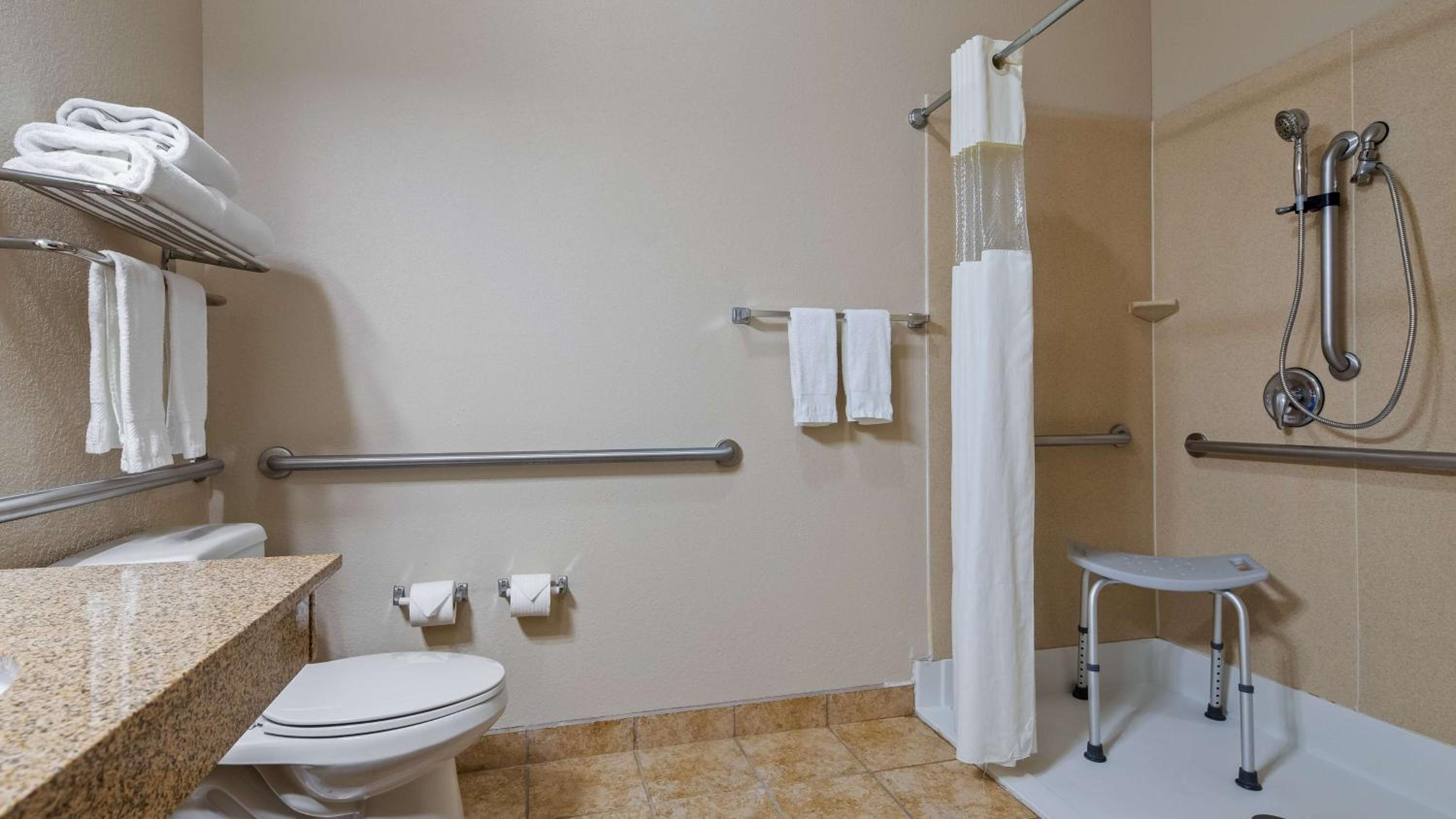 King Room with Roll-In Shower - Mobility Access/Communication Assistance - Photo 3