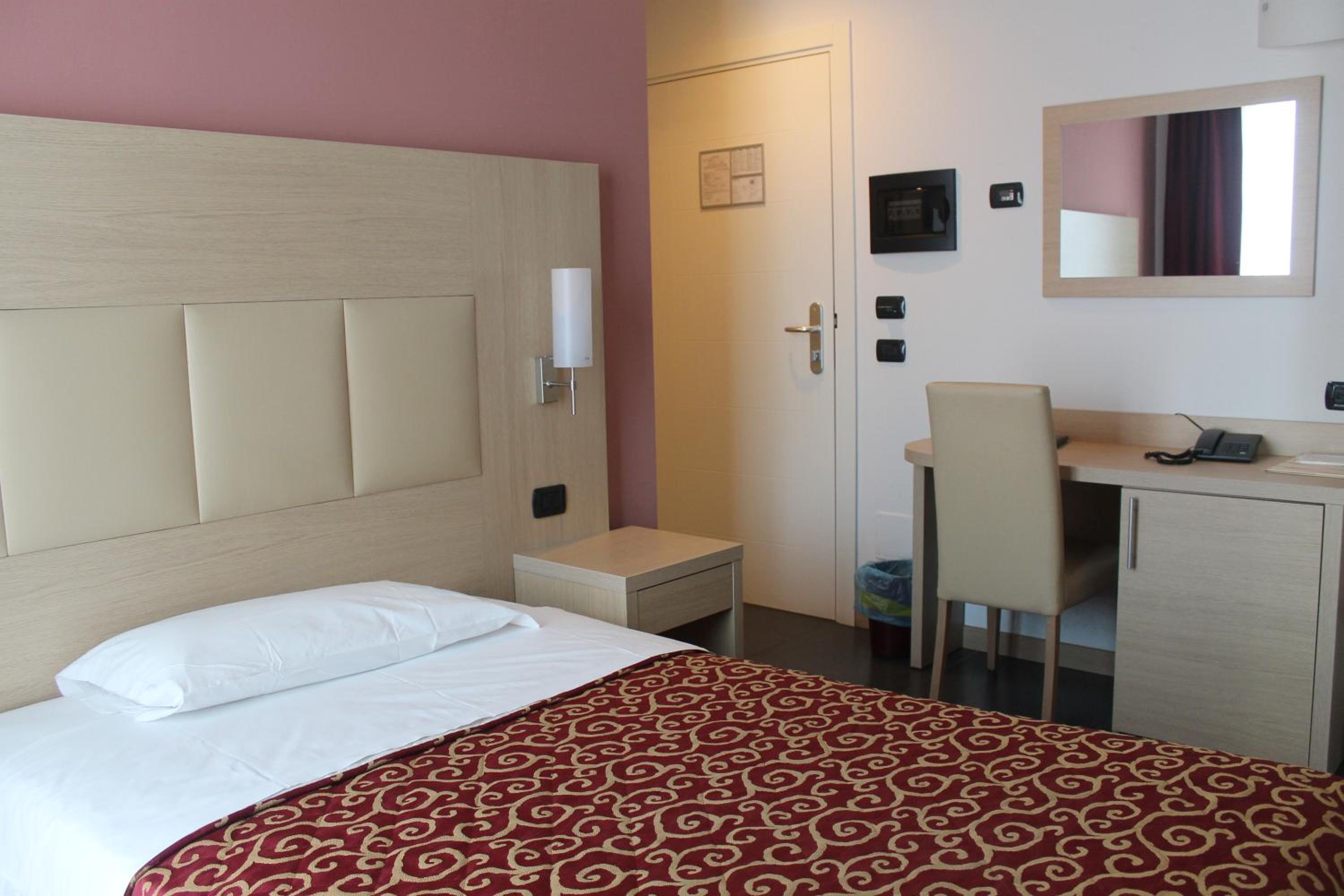 Single Room photo 3