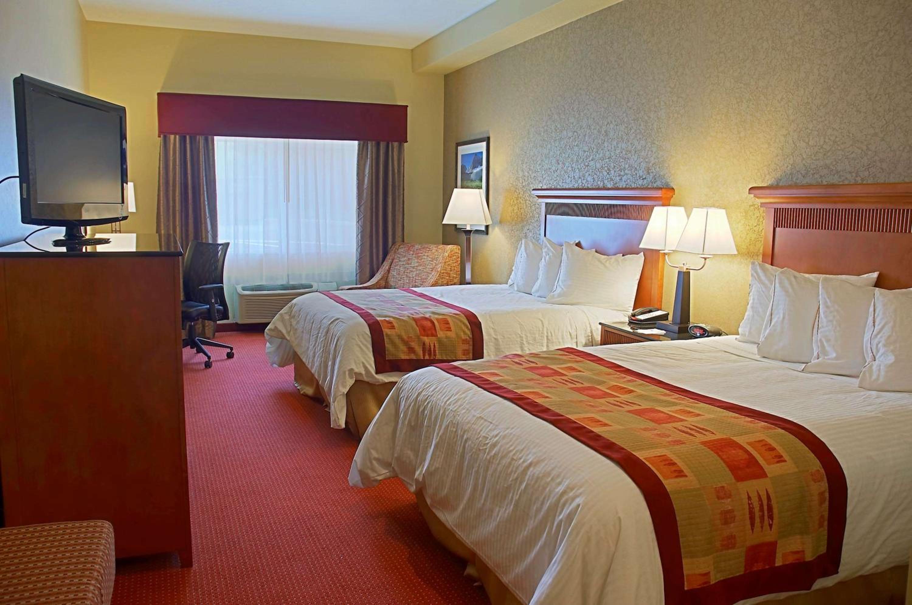 Queen Room with Two Queen Beds - Non-Smoking photo 1