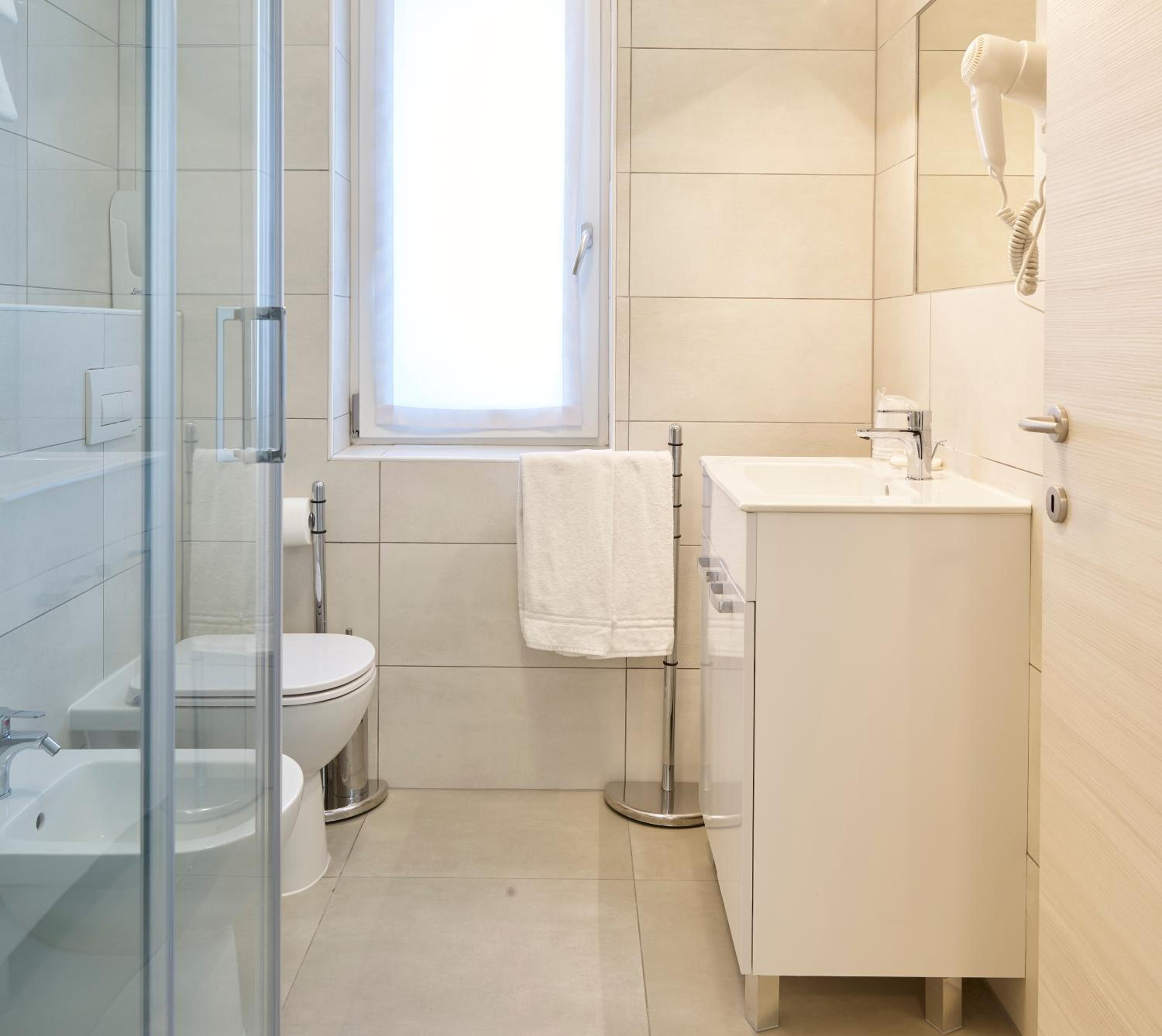 Double or Twin Room - Photo 7