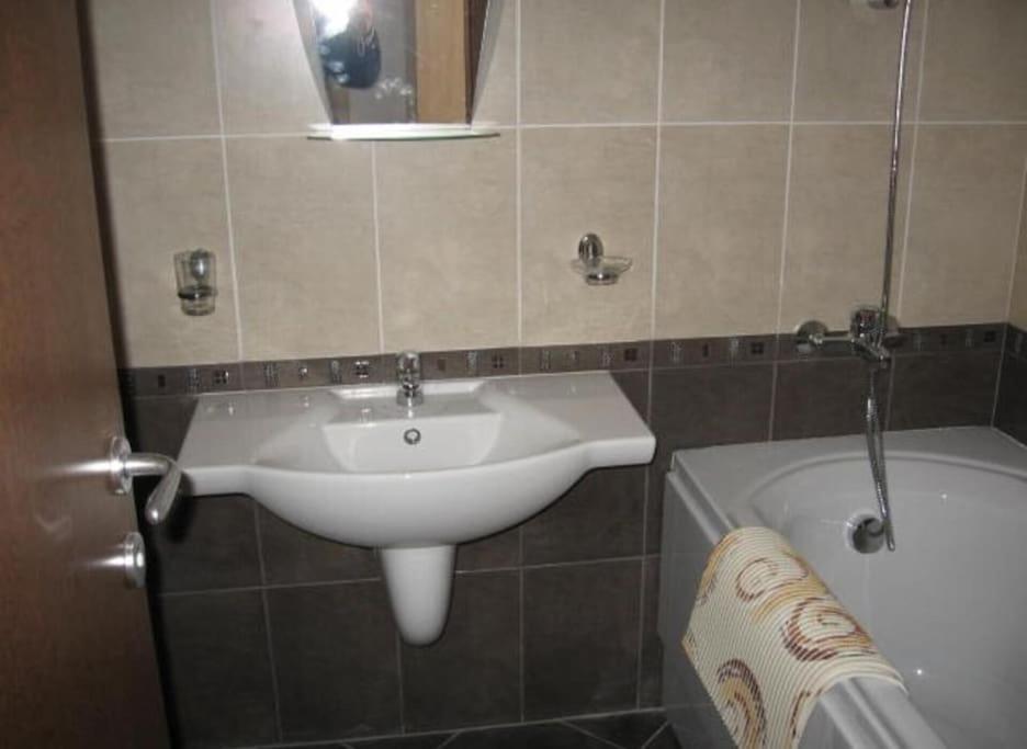 One-Bedroom Apartment - Photo 7