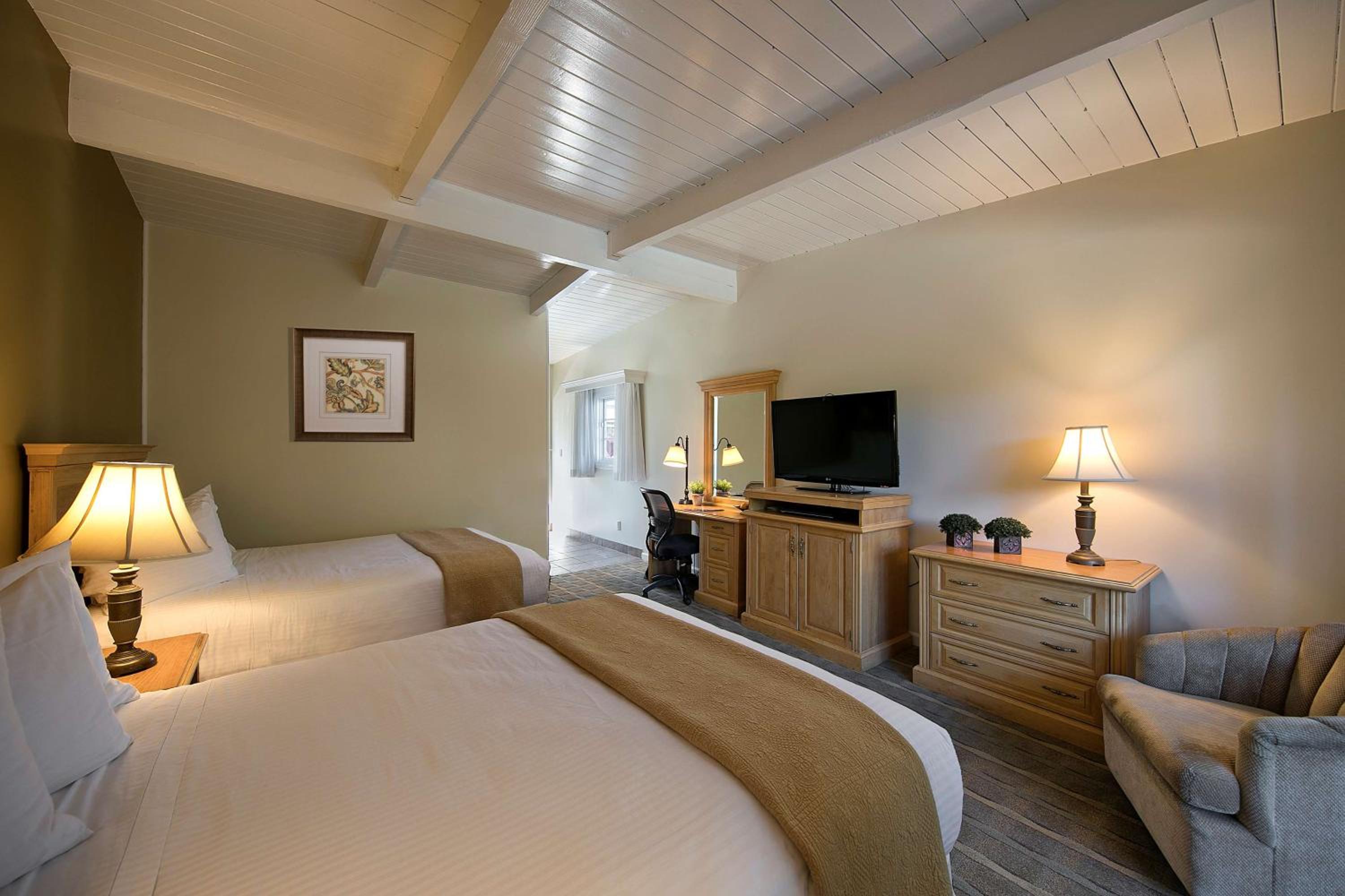 Double Room with Two Double Beds - Non Smoking - Photo 2