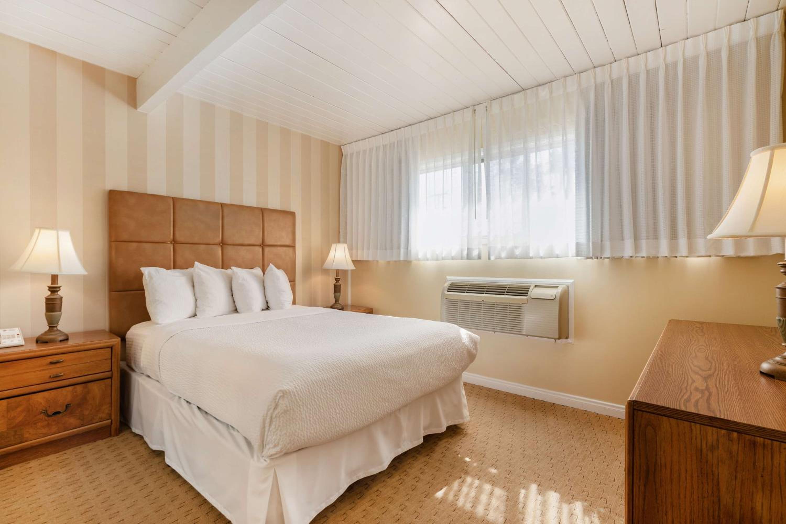Queen Room - Non Smoking - Photo 1