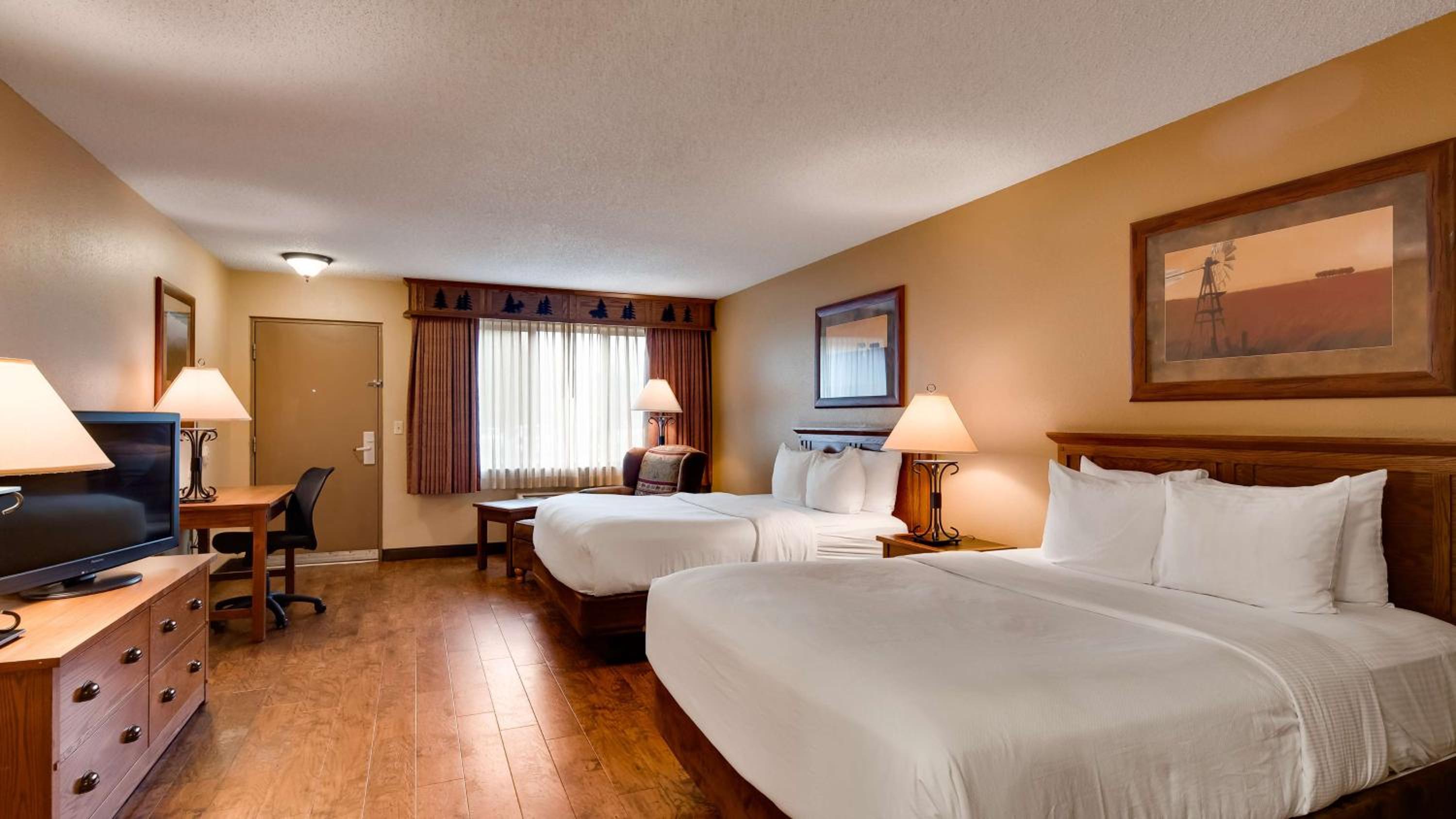 Queen Room with Two Queen Beds and Bath Tub - Disability Access/Non-Smoking  photo 2