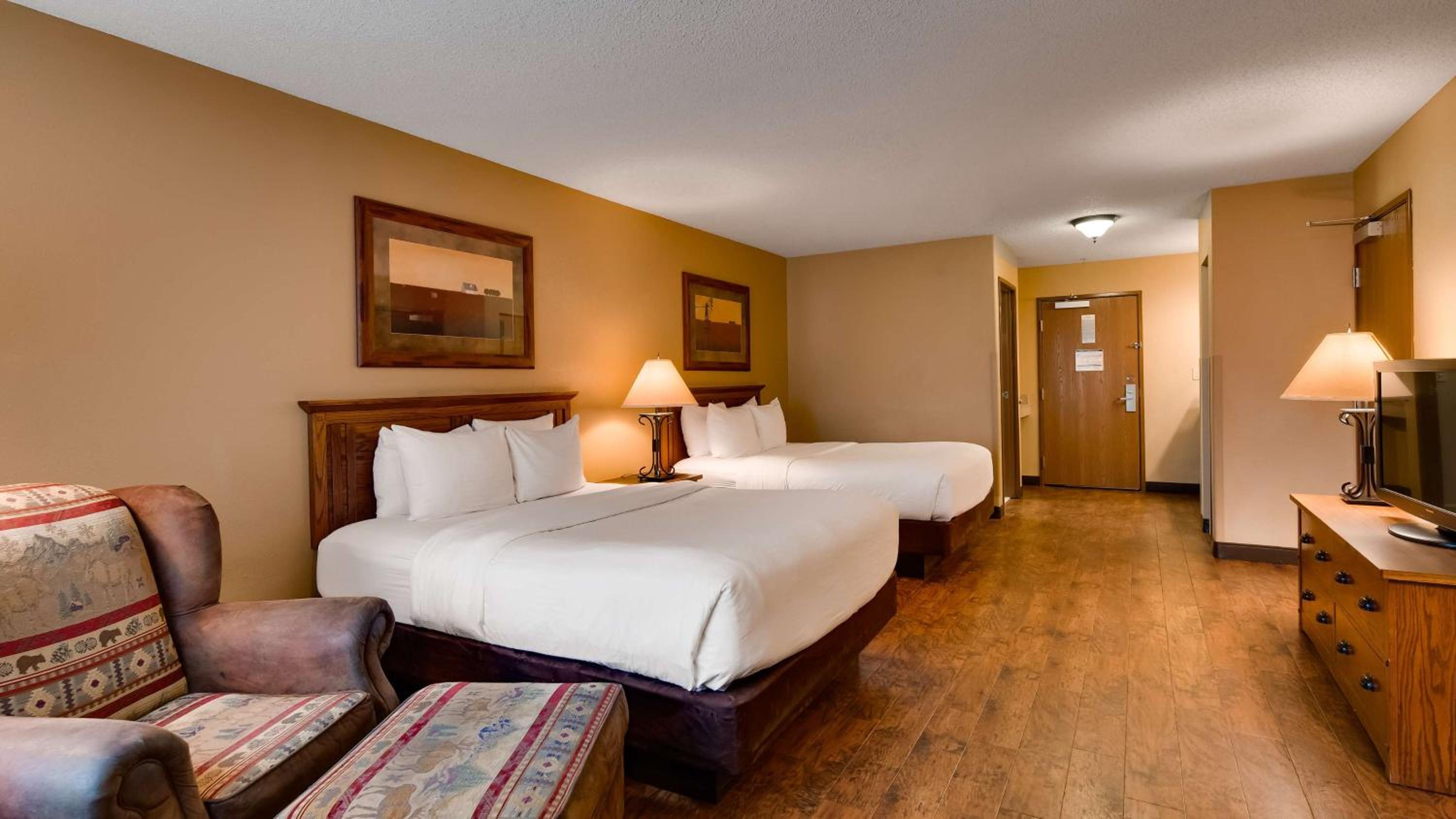 Queen Room with Two Queen Beds and Bath Tub - Disability Access/Non-Smoking  photo 1
