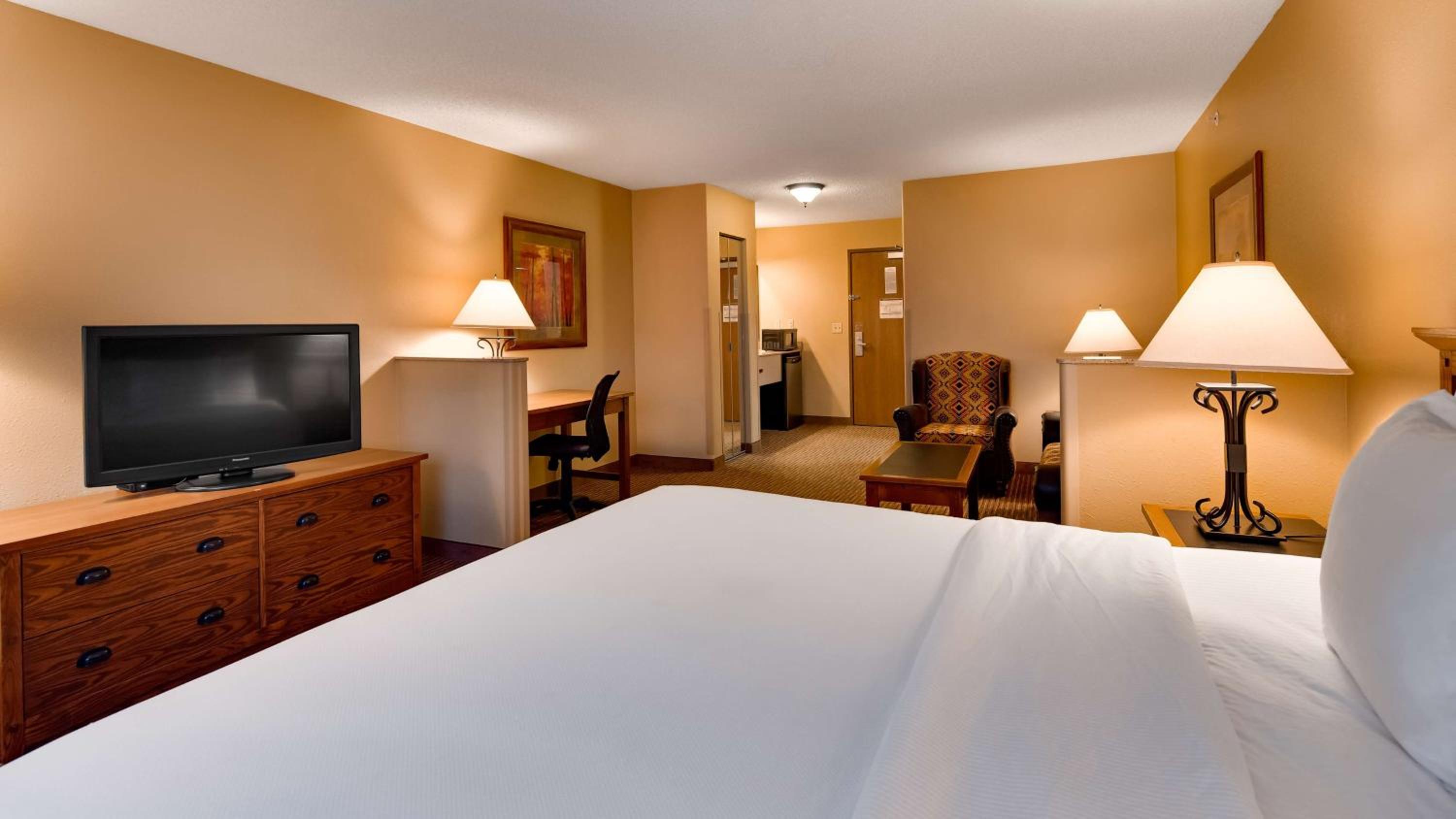 King Room with Sofa Bed and Spa Bath - Non Smoking photo 3