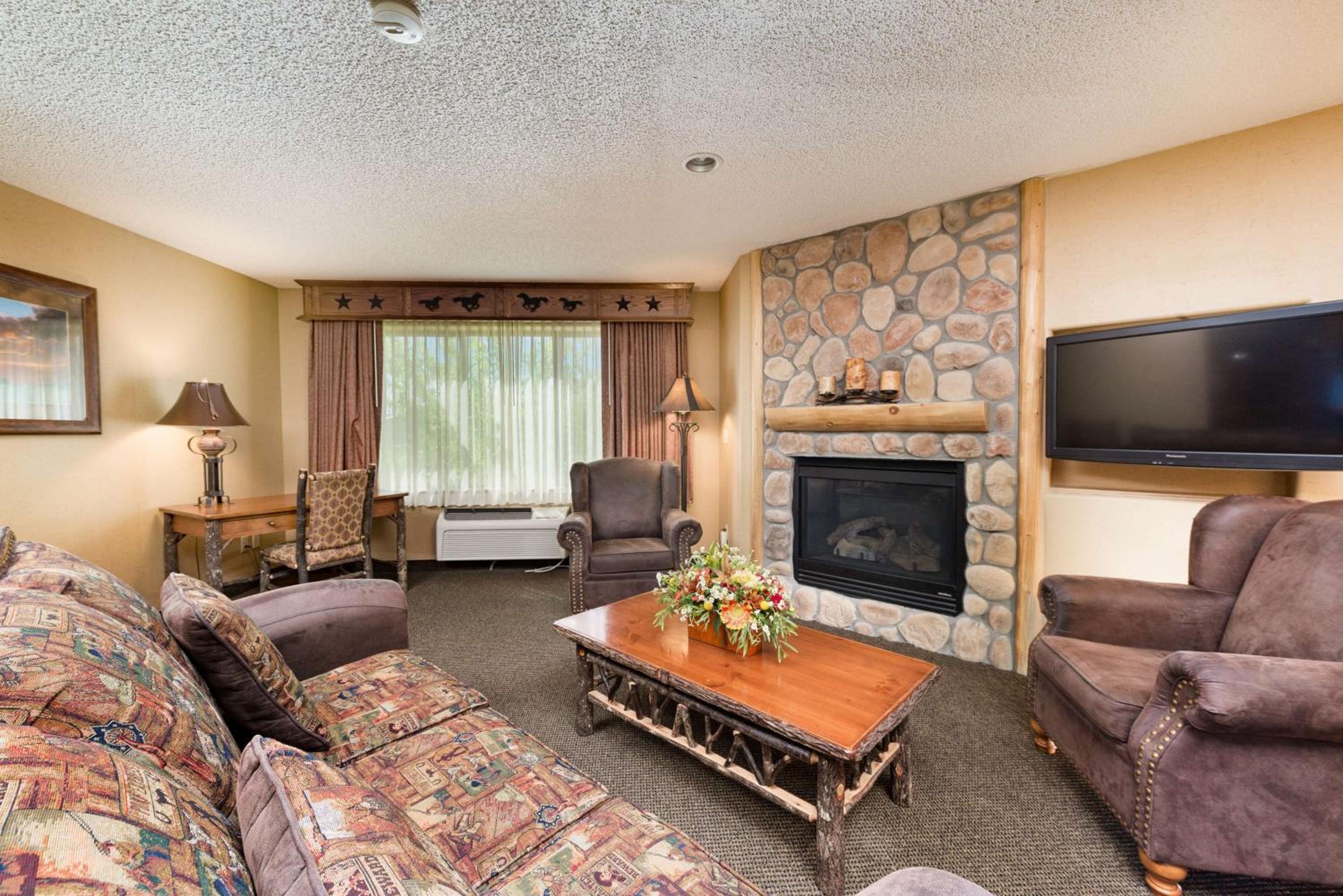 Deluxe King Suite with Fireplace - Non-smoking