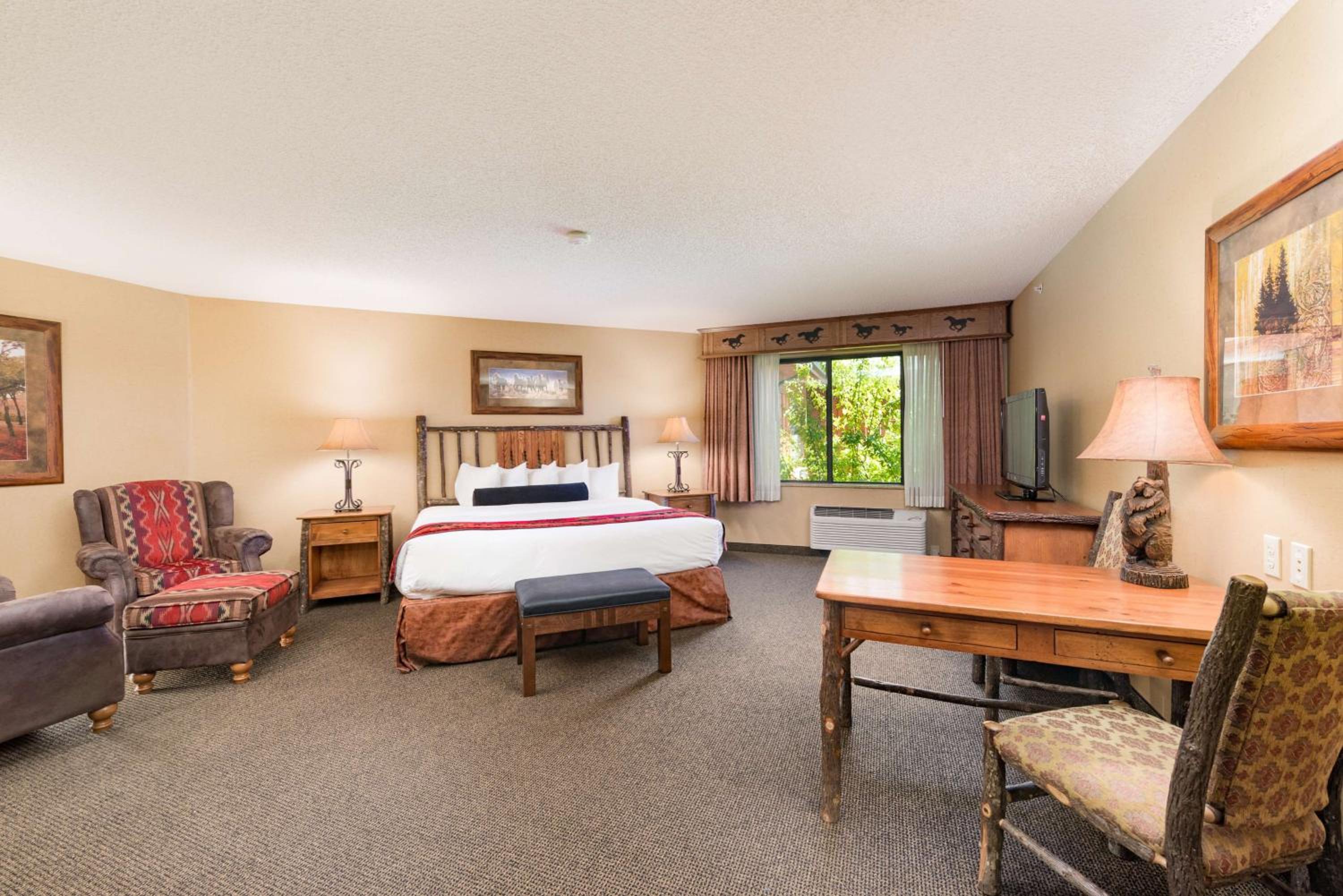 Deluxe King Room with Spa Bath - Non Smoking