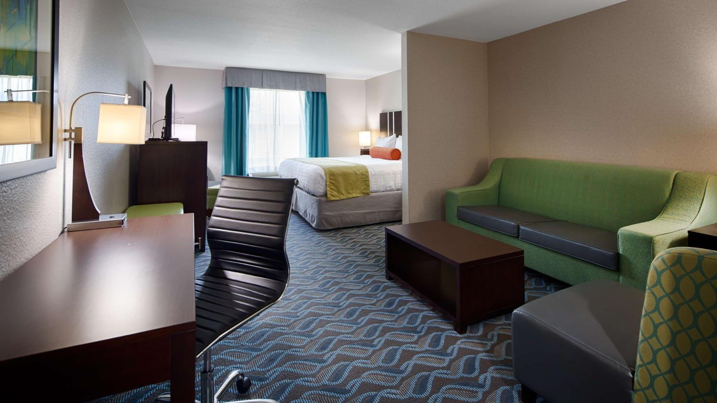 King Suite with Sofa Bed - Non-Smoking - Photo 1