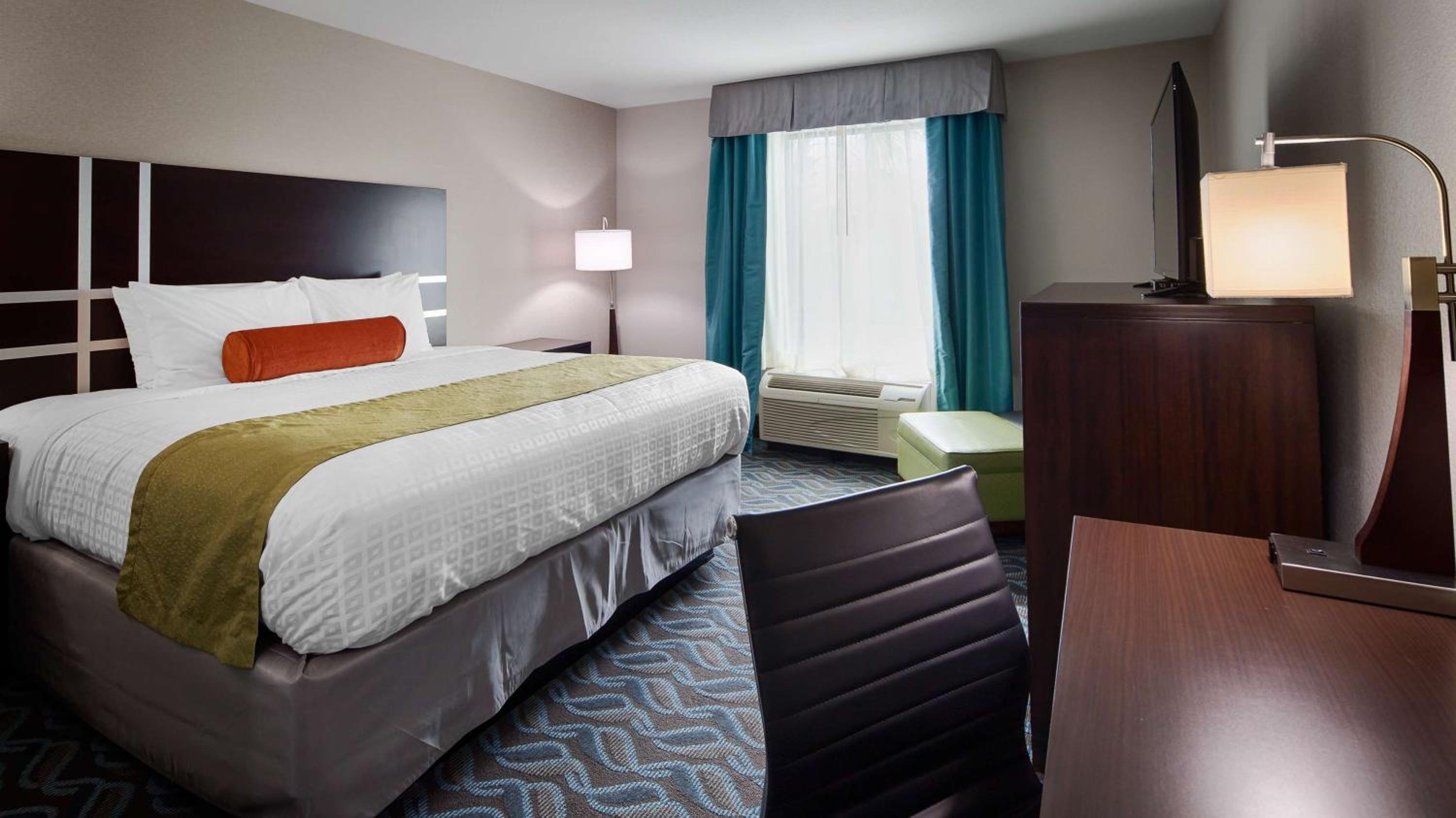 King Room with Roll-in Shower - Disability Access/Non-Smoking - Photo 1