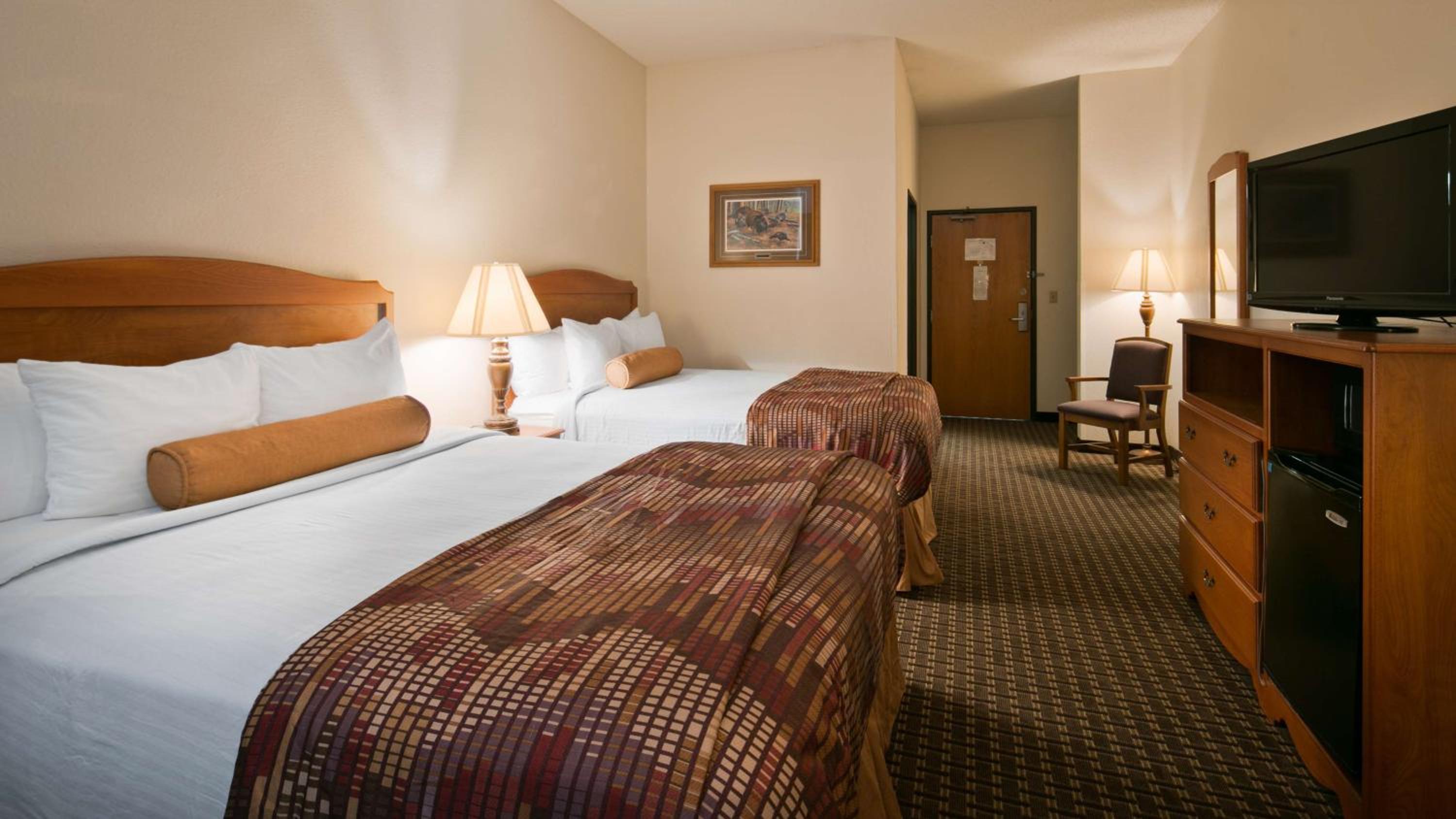Queen Room with Two Queen Beds photo 1
