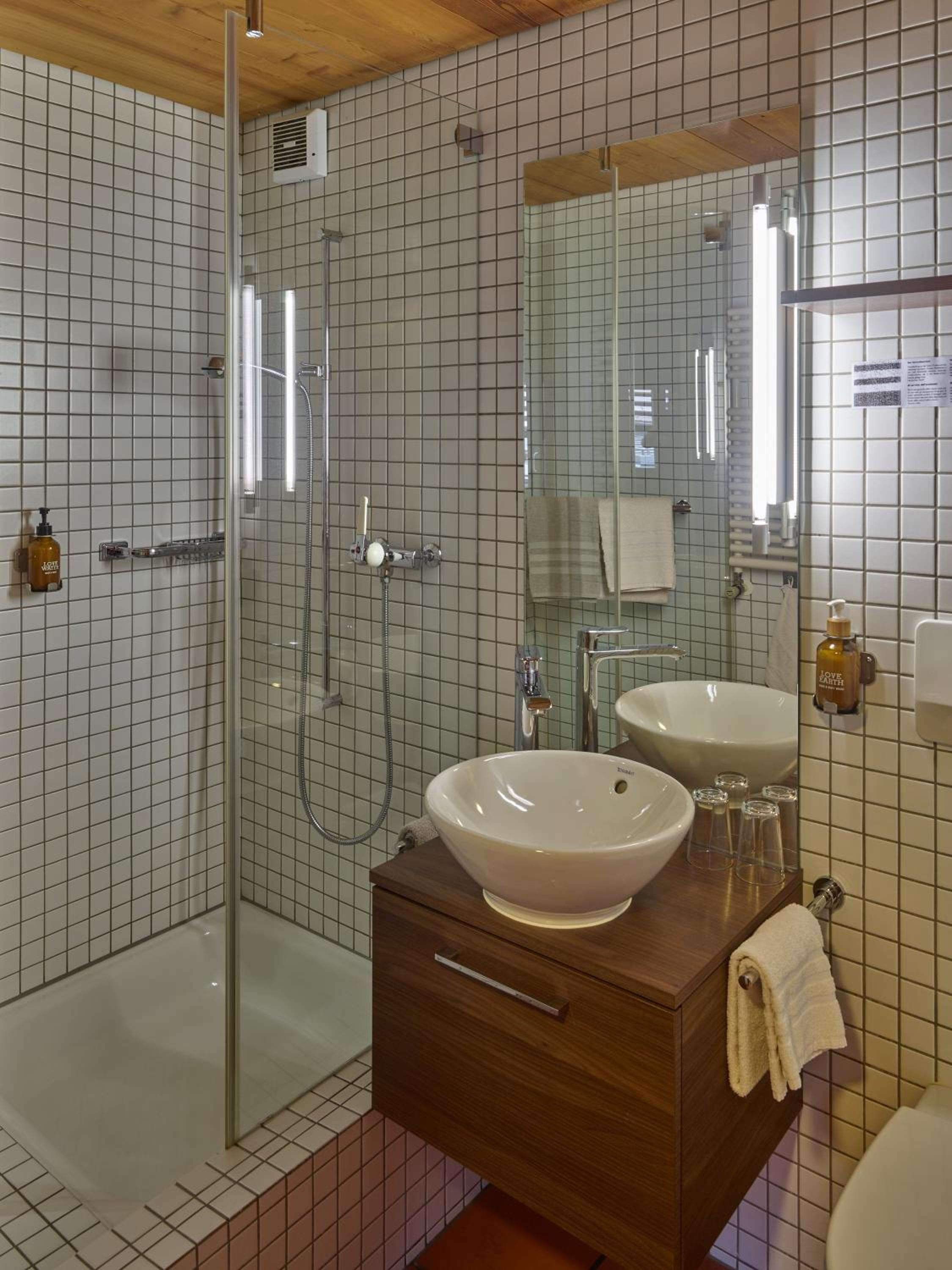 Double Room with Balcony - Photo 4