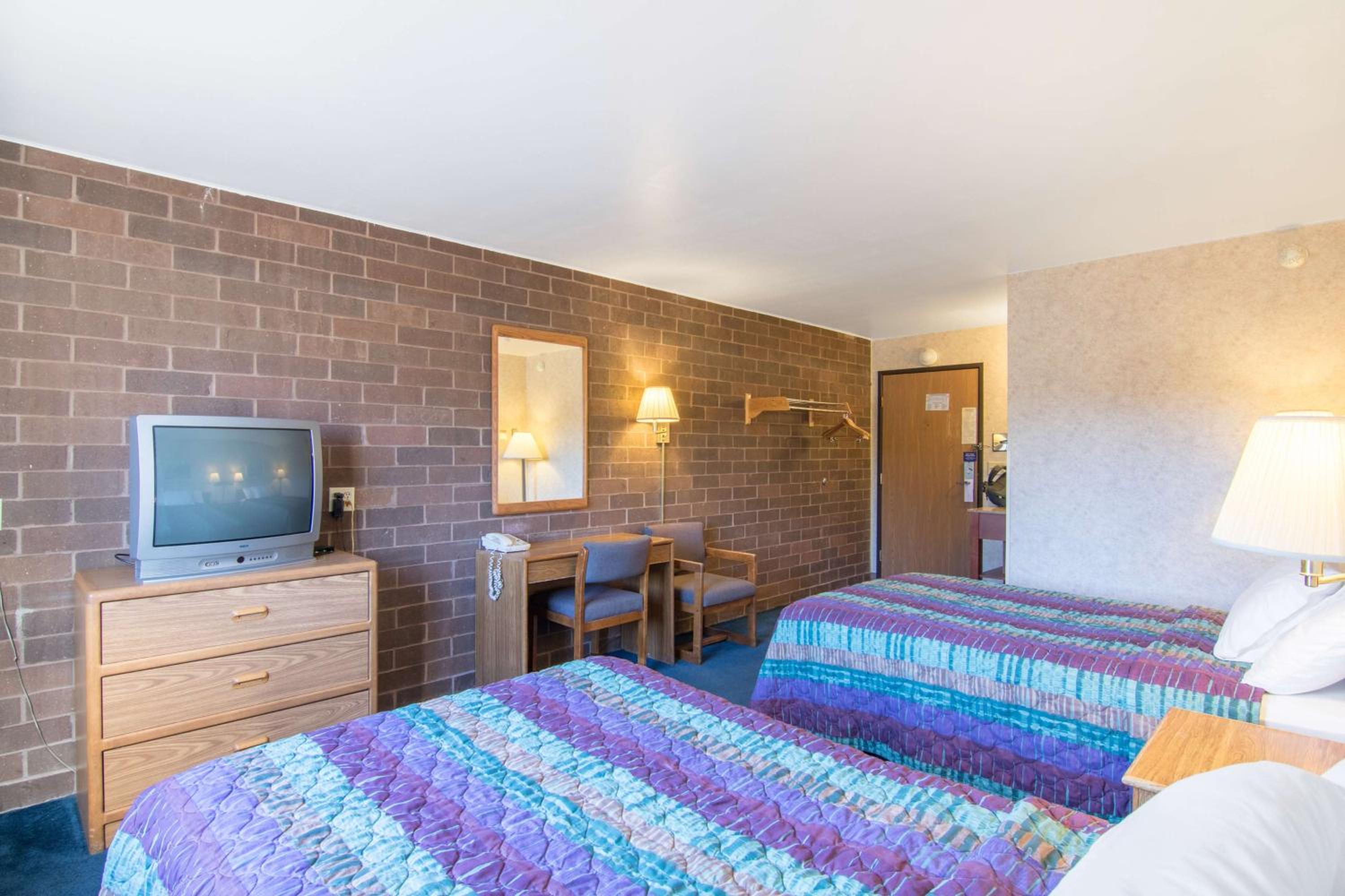Quadruple Room - Non-Smoking - Photo 12