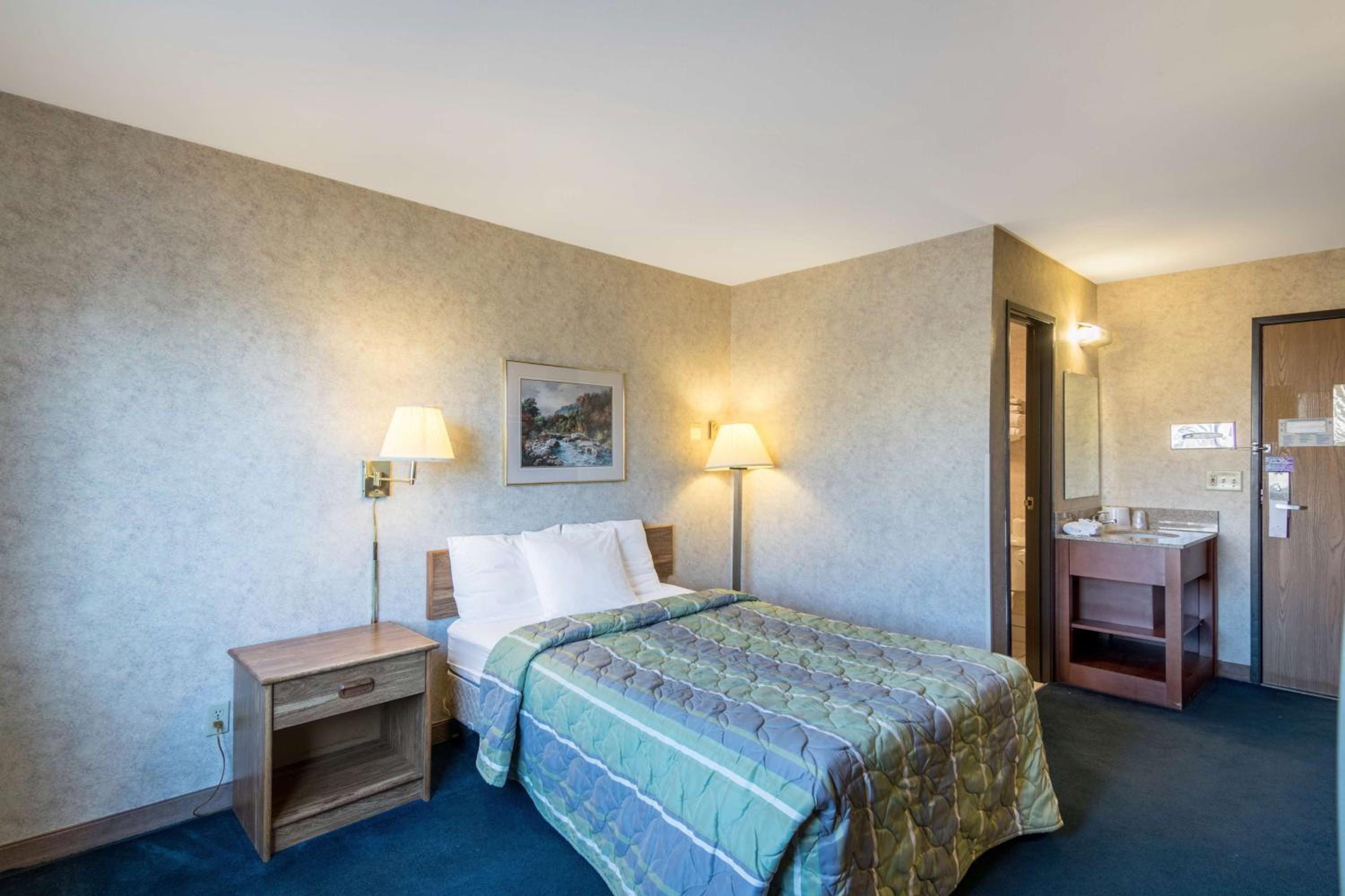 Double Room - Non-Smoking  - Photo 1