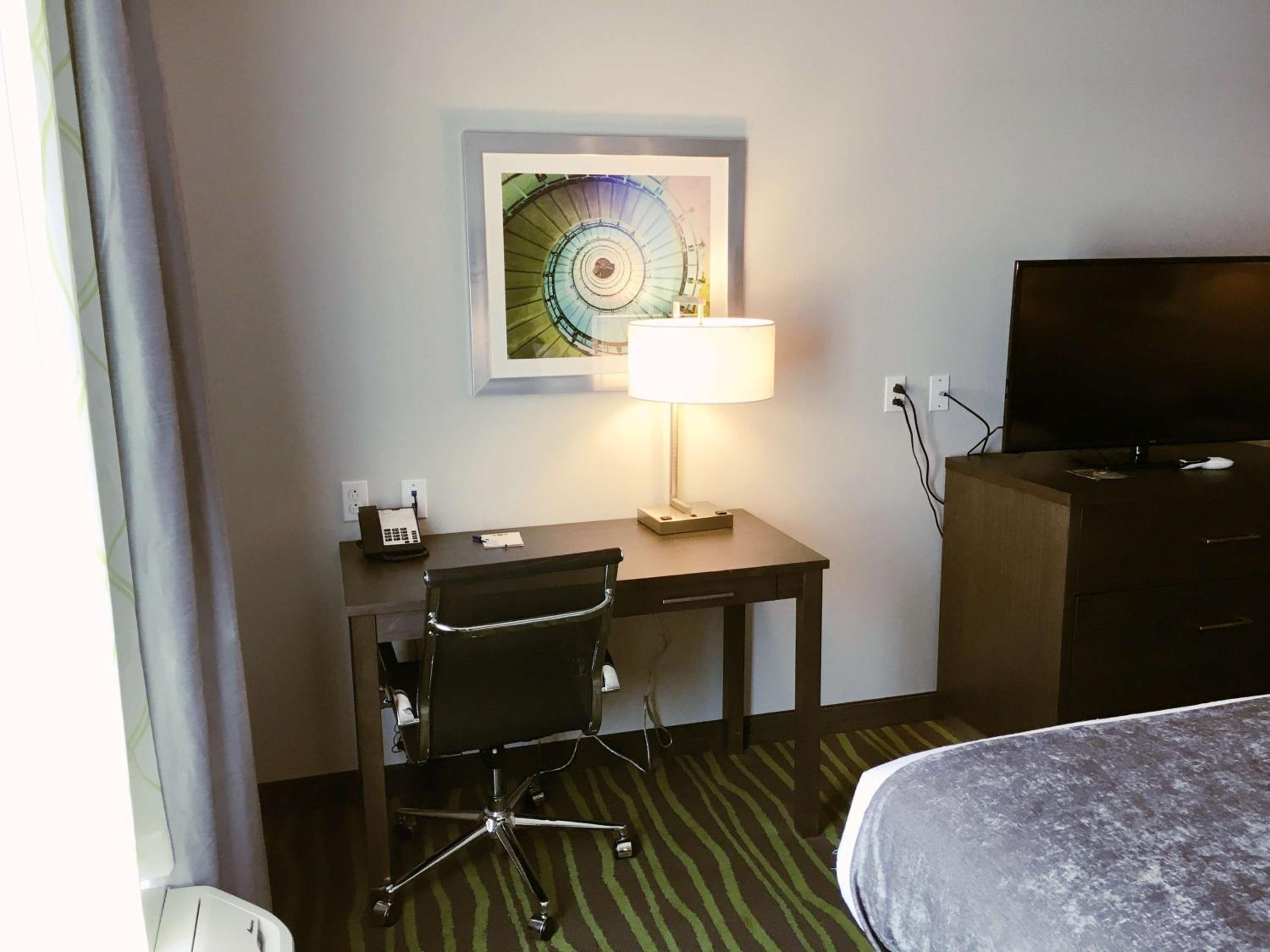 Oversize King Room - Non-Smoking photo 3